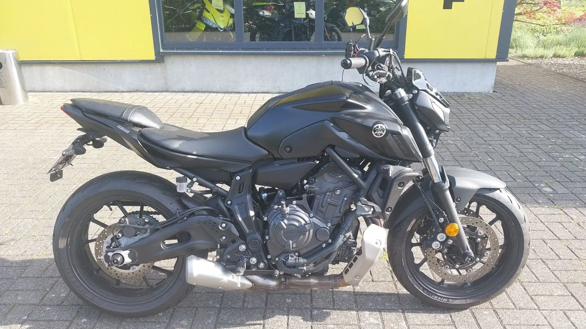 Yamaha MT-07 Tiefer / viel Zubehör Schwarz - 1
