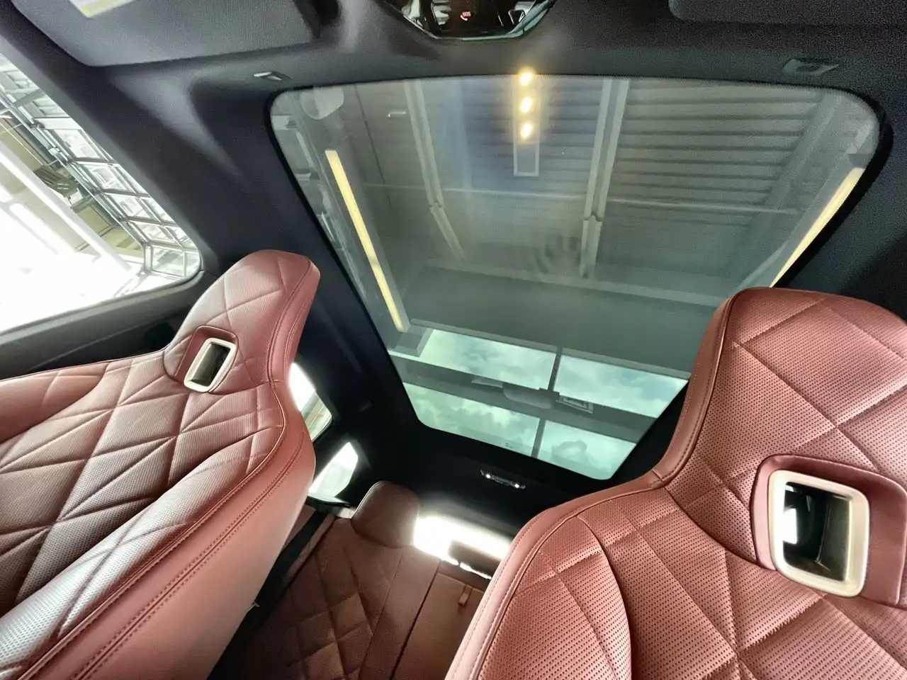 BMW iX снимка BMW iX