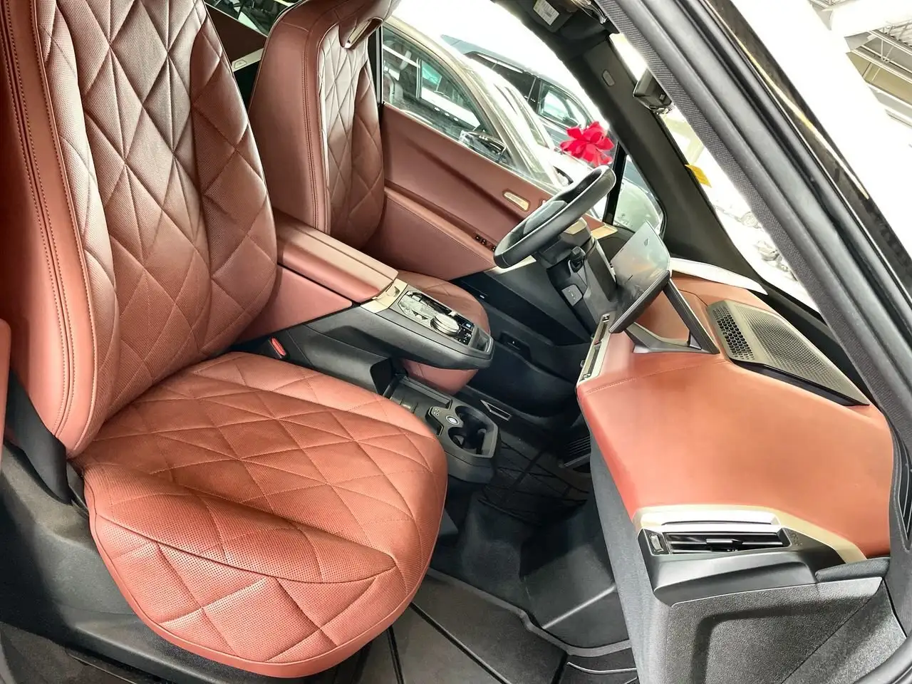 BMW iX снимка BMW iX