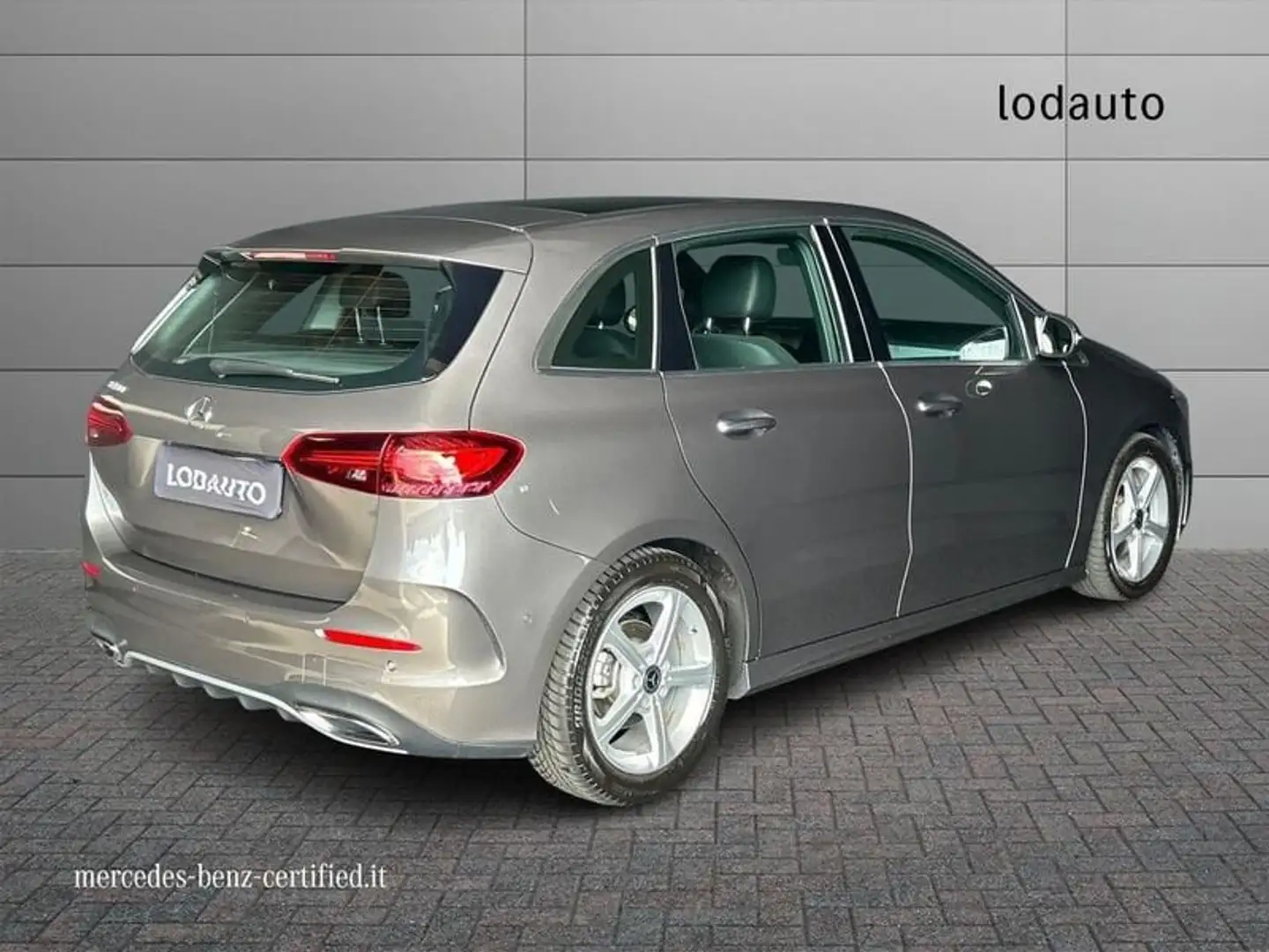 Mercedes-Benz B 180 B 180 Automatic Premium AMG Line - 2