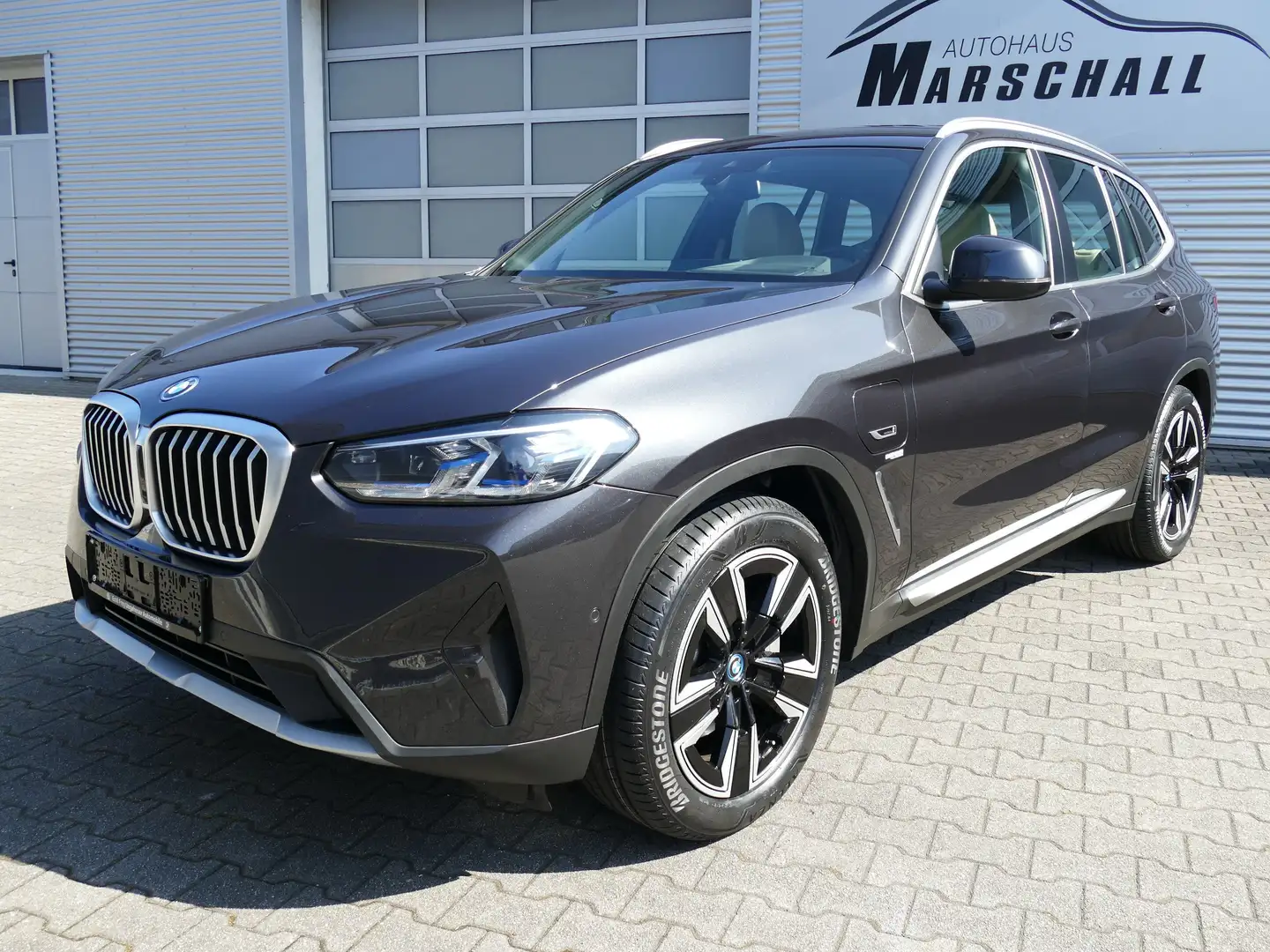 BMW X3 xDrive 30 e Leder Sportsitze Innovationspaket AHK Grau - 1