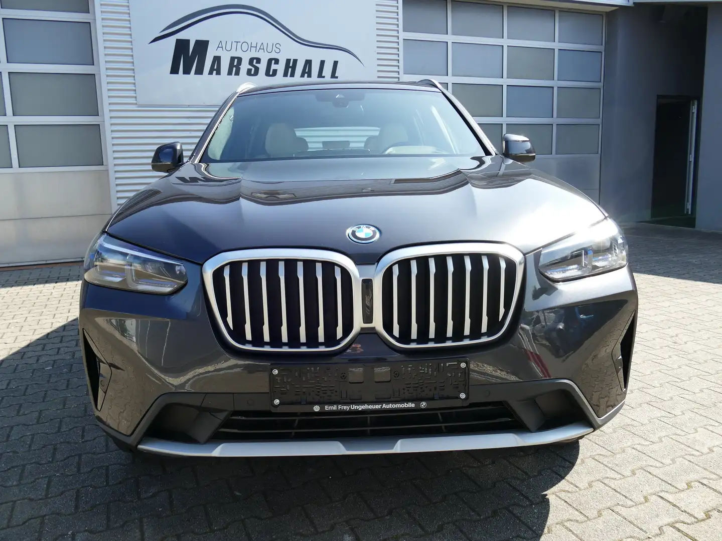 BMW X3 xDrive 30 e Leder Sportsitze Innovationspaket AHK Grau - 2