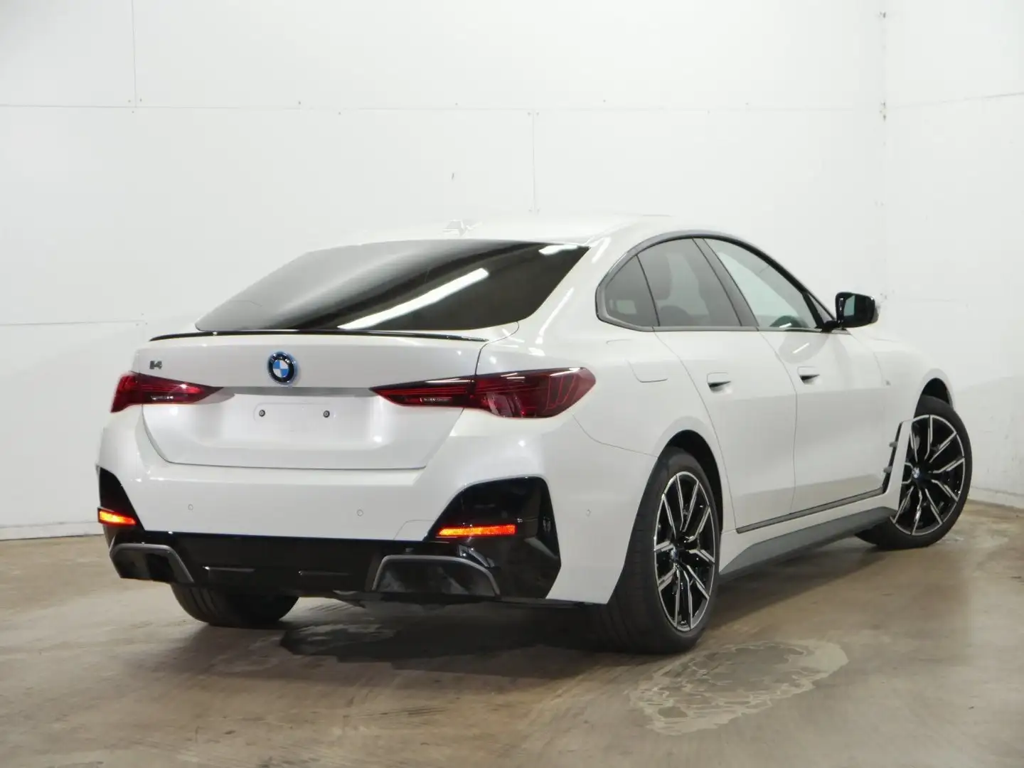 BMW i4 eDrive40 GC M Sport Pro || AHK 360° Pano ACC Alb - 2