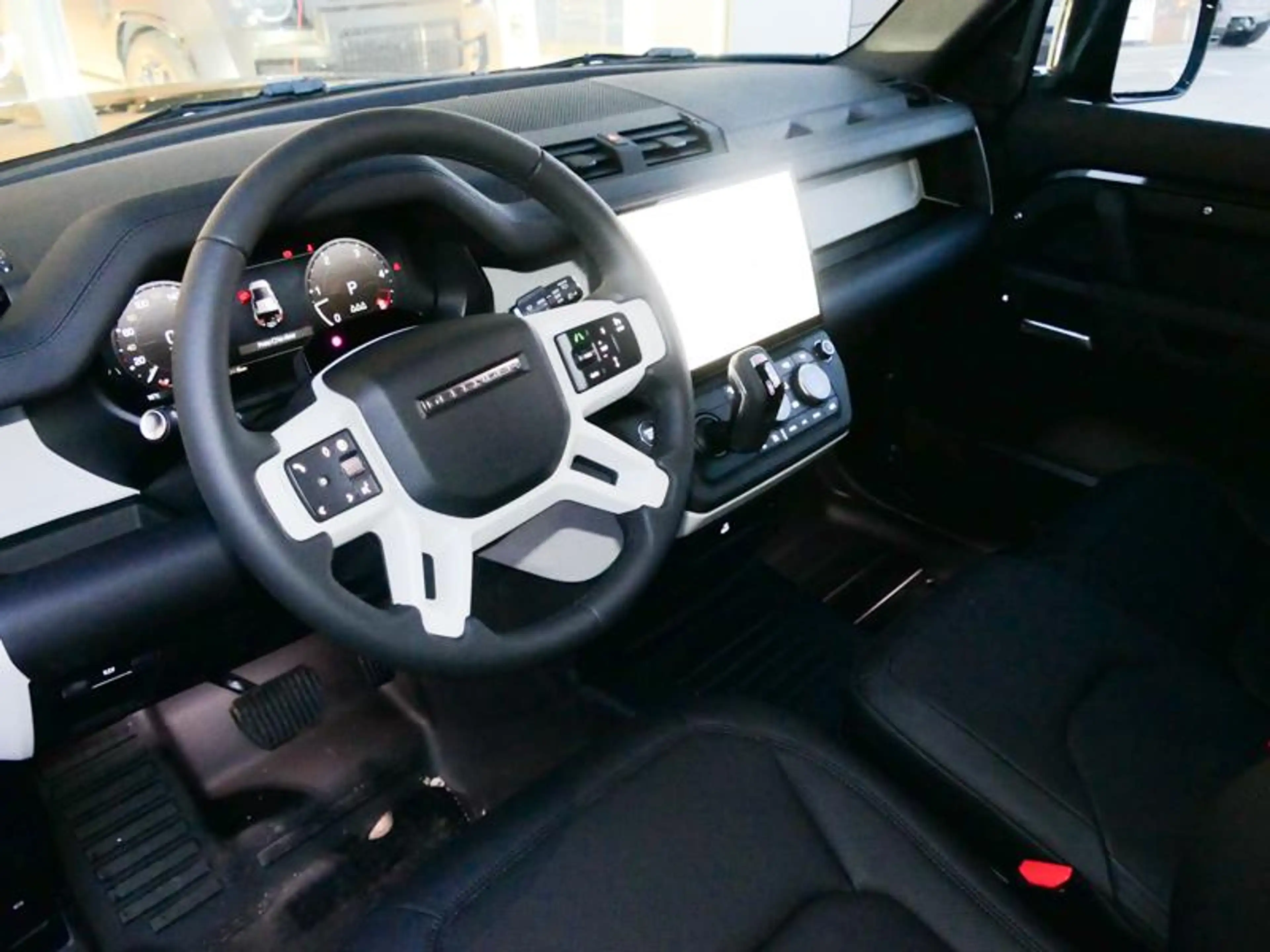 Land Rover Defender 110 D250 S AWD | AIR SUSP | JUMPSEAT | TOWB | — photo 4