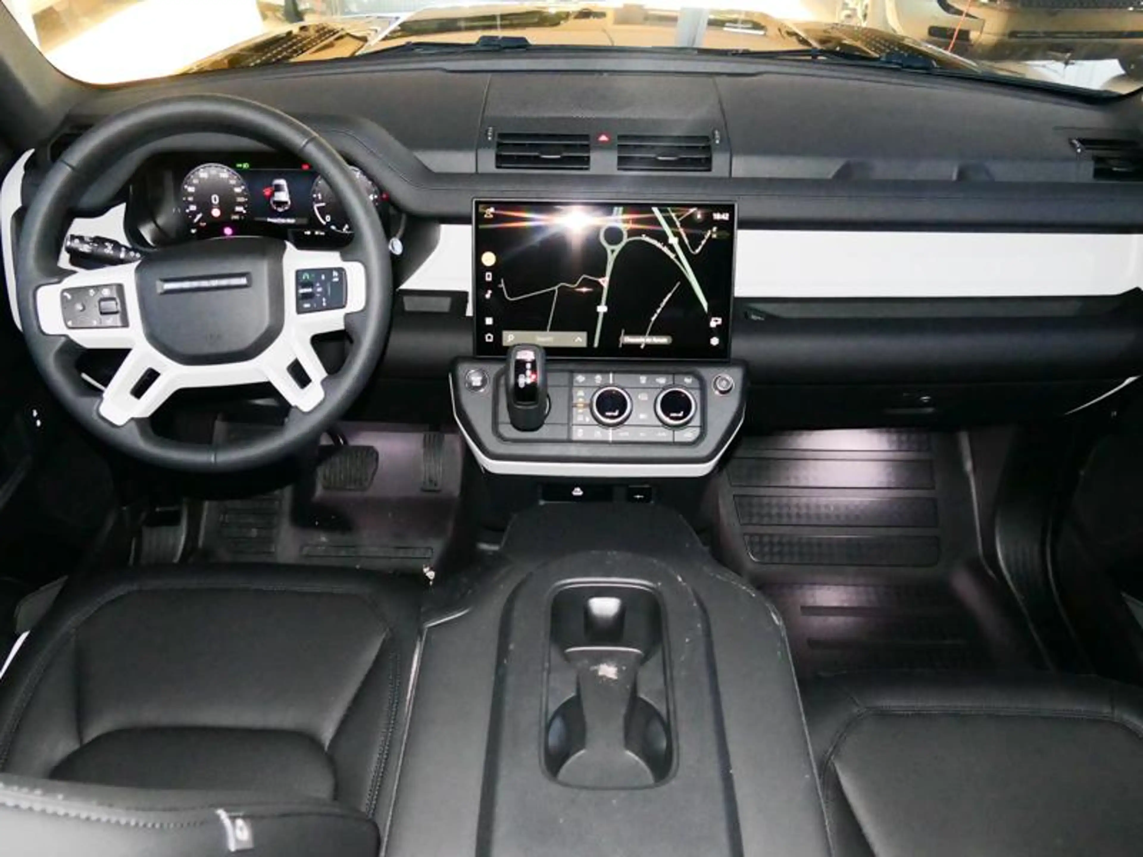 Land Rover Defender 110 D250 S AWD | AIR SUSP | JUMPSEAT | TOWB | — photo 5