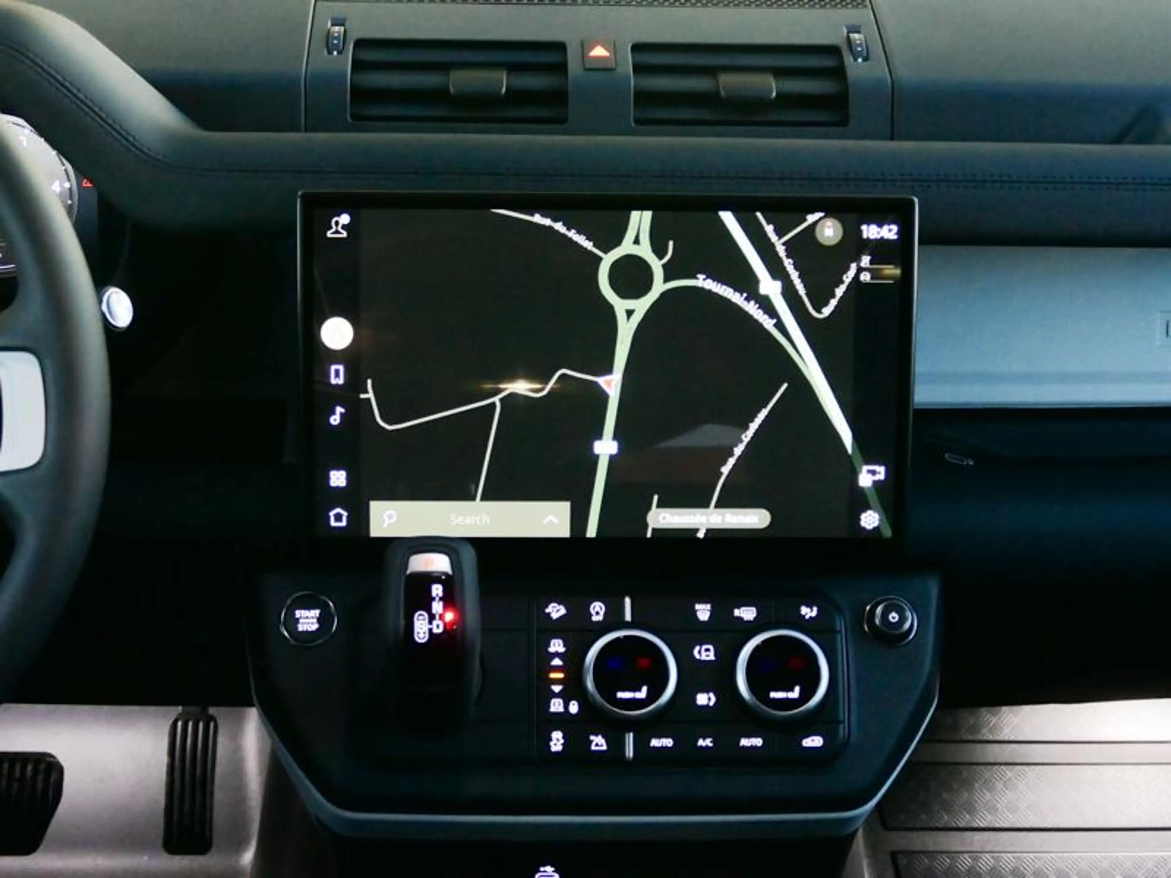 Land Rover Defender 110 D250 S AWD | AIR SUSP | JUMPSEAT | TOWB | — photo 13
