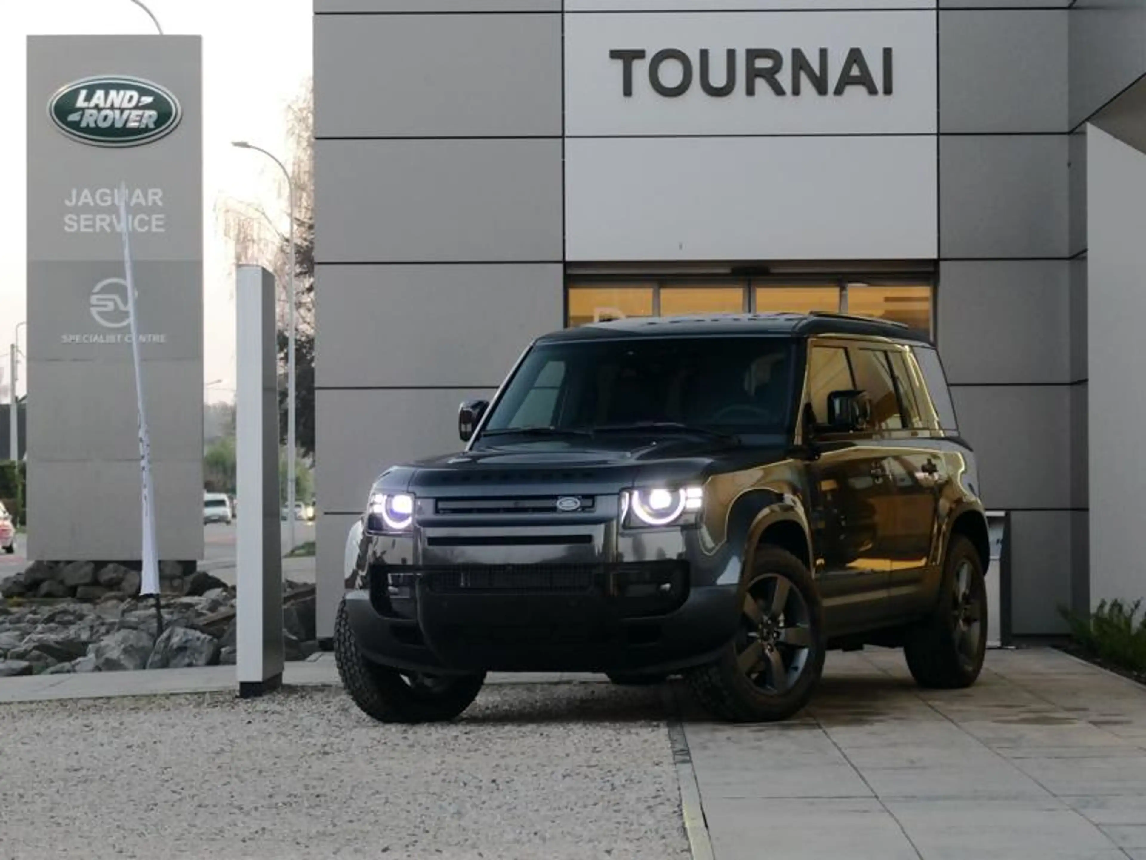 Land Rover Defender 110 D250 S AWD | AIR SUSP | JUMPSEAT | TOWB |