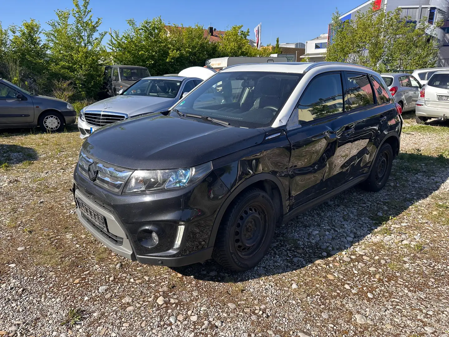 Suzuki Vitara 1.6 Club 4x2 Schwarz - 1