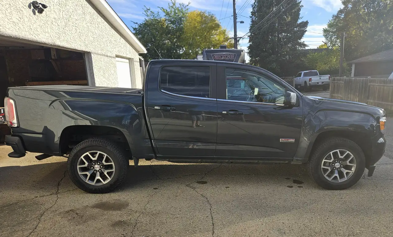 GMC Canyon снимка GMC Canyon