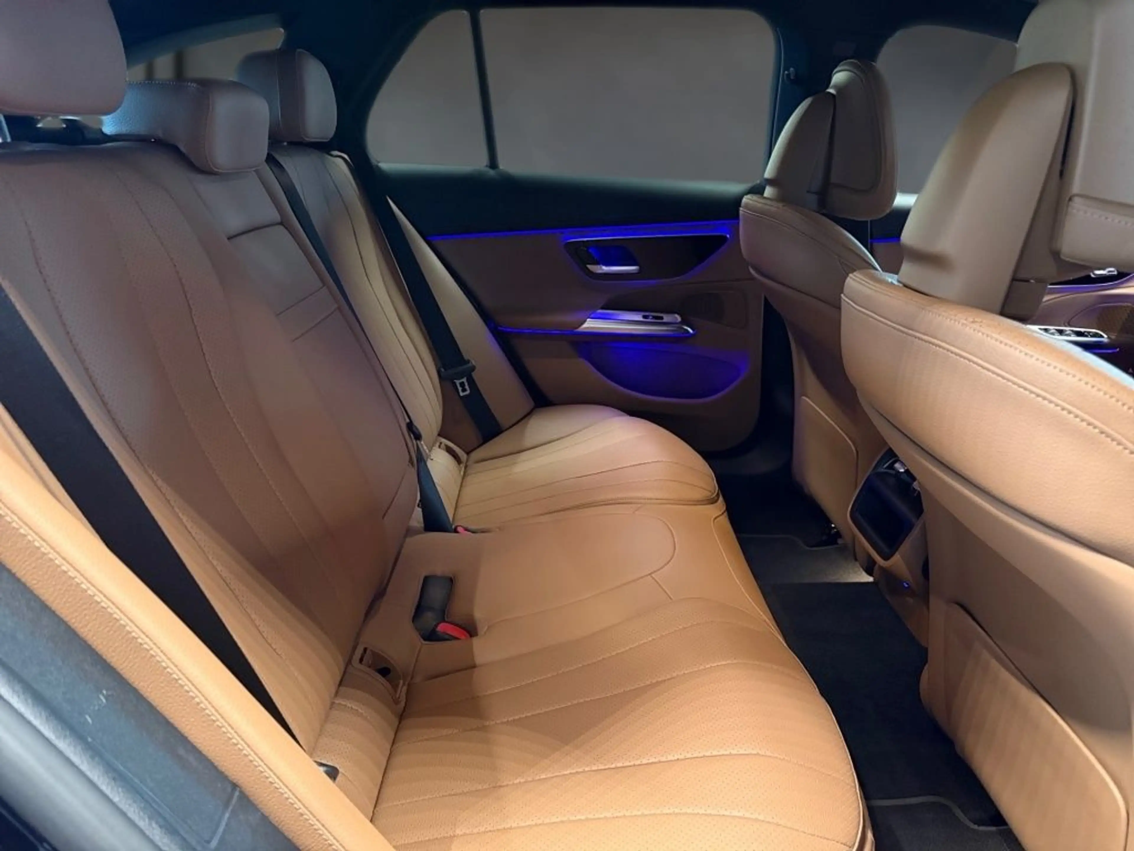 Mercedes-Benz E 220 d 4M T All-Terrain Standheizung -Distronic — photo 13
