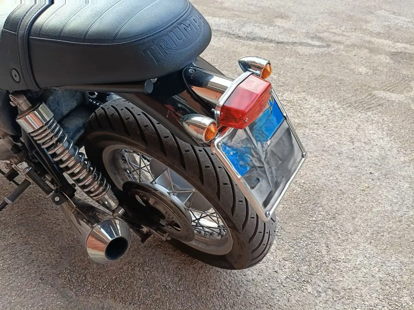 Triumph Thruxton EFI 900 Negro - 2