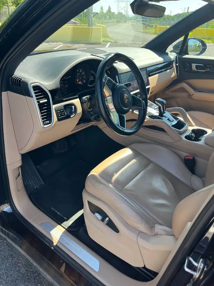 Porsche Cayenne снимка Porsche Cayenne