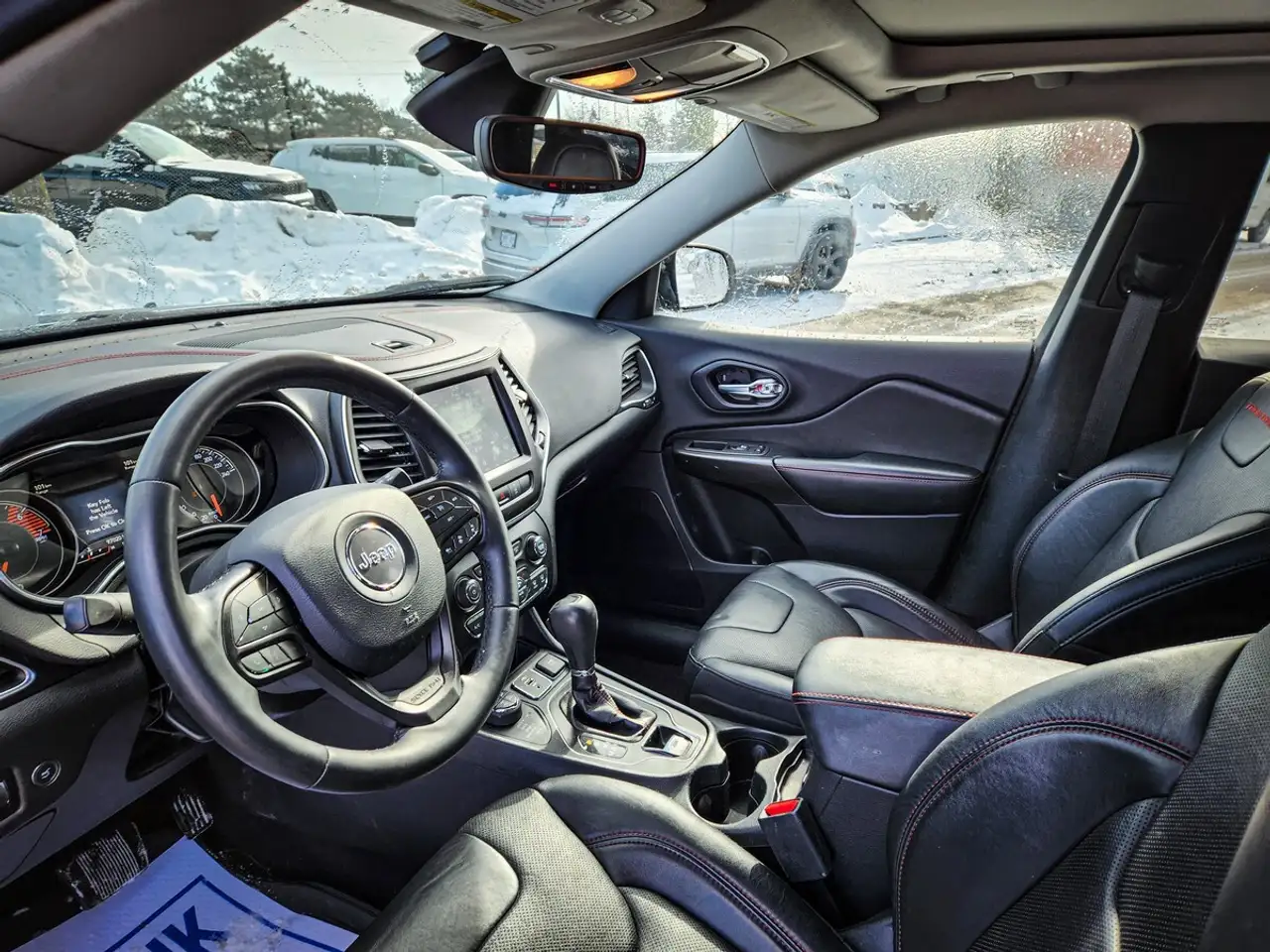 Jeep Cherokee снимка Jeep Cherokee