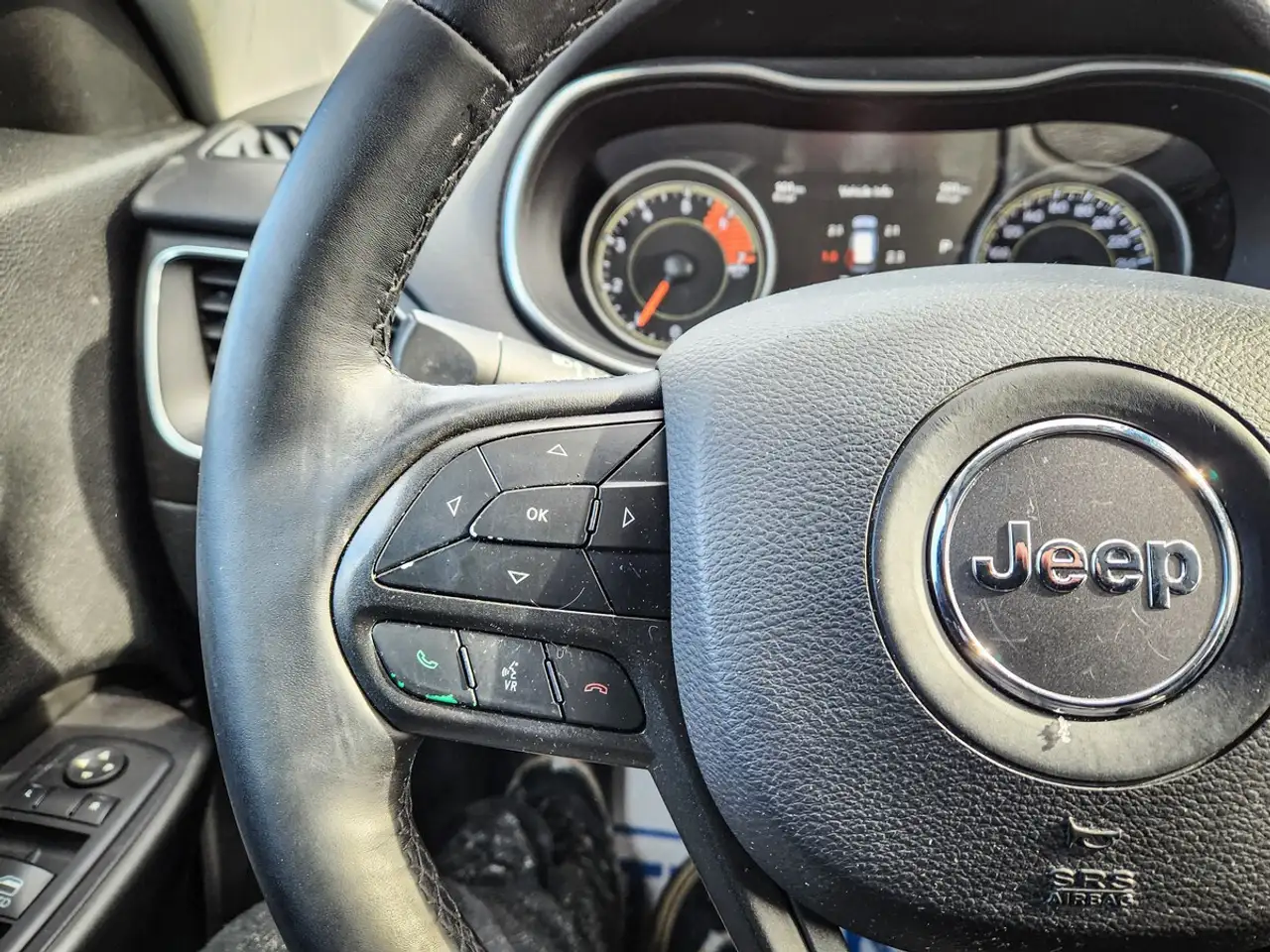Jeep Cherokee снимка Jeep Cherokee
