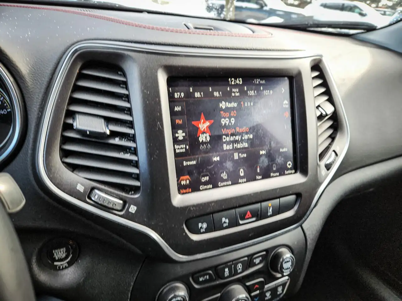 Jeep Cherokee снимка Jeep Cherokee