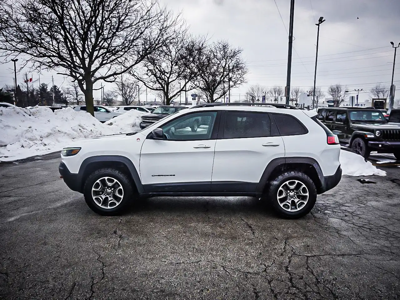 Jeep Cherokee снимка Jeep Cherokee