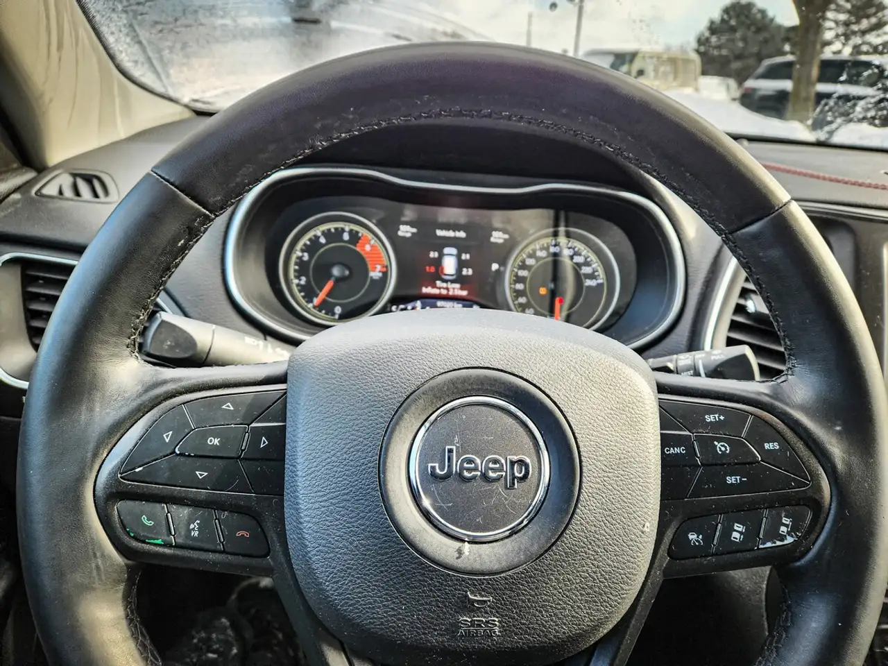 Jeep Cherokee снимка Jeep Cherokee