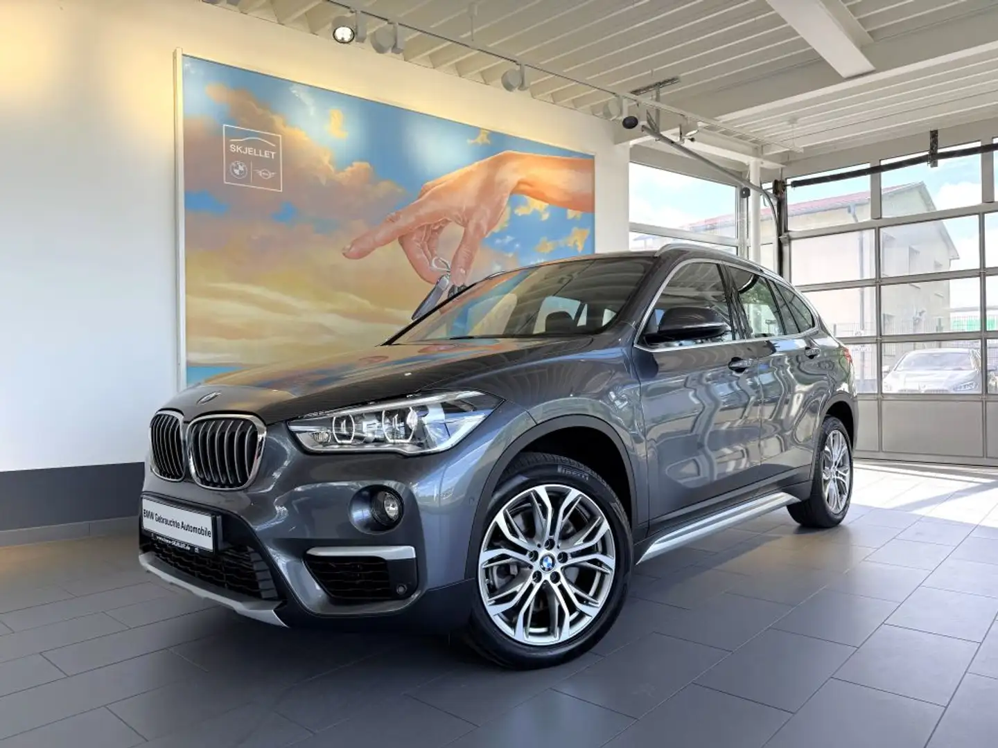 BMW X1 xDr.20i Aut. xLine KAM+LED+SPUR+TEMP+NAVI+18* Grijs - 1