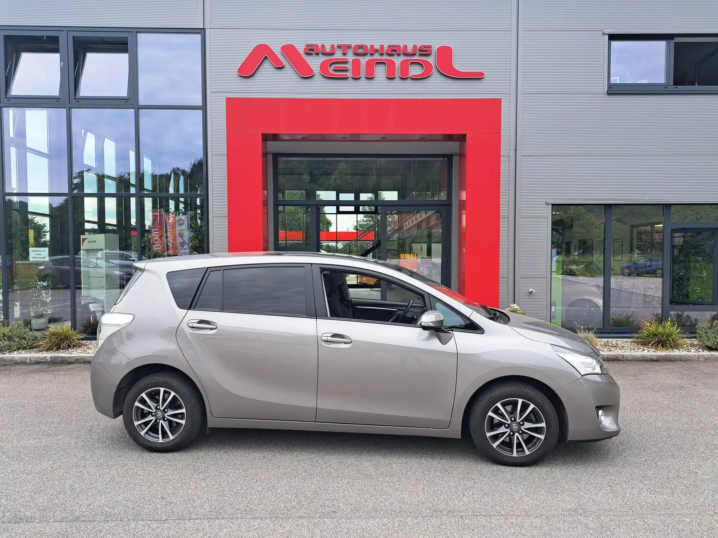 Toyota Verso SkyView Edition, 51500 km,AHK,Panorama,Sitzheizung Bronze - 1