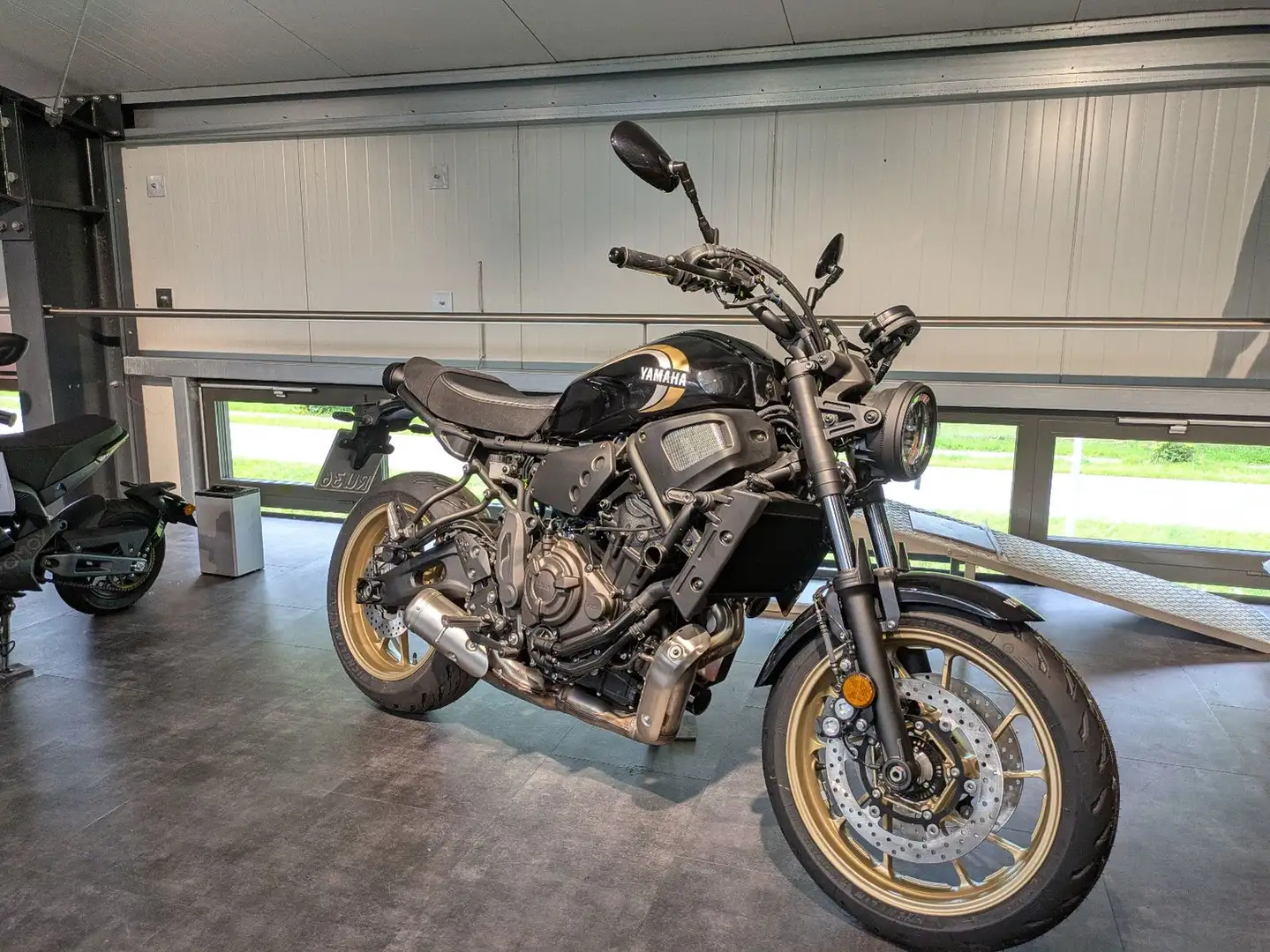 Yamaha XSR 700 ungefahrende Tageszul. Negro - 1
