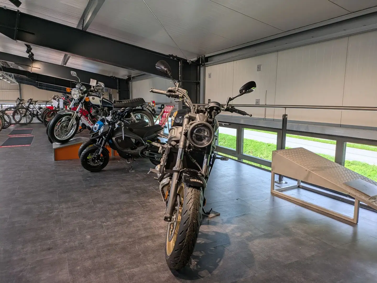 Yamaha XSR 700 ungefahrende Tageszul. Negro - 2