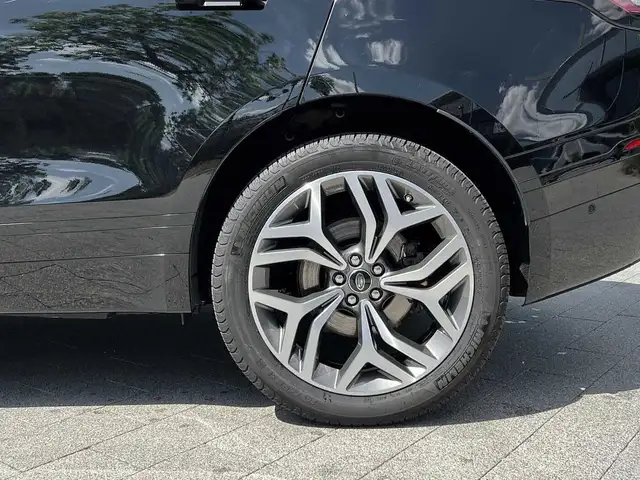 Land Rover Range Rover Velar view 9