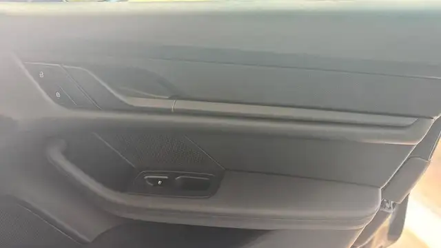 Porsche Taycan view 10