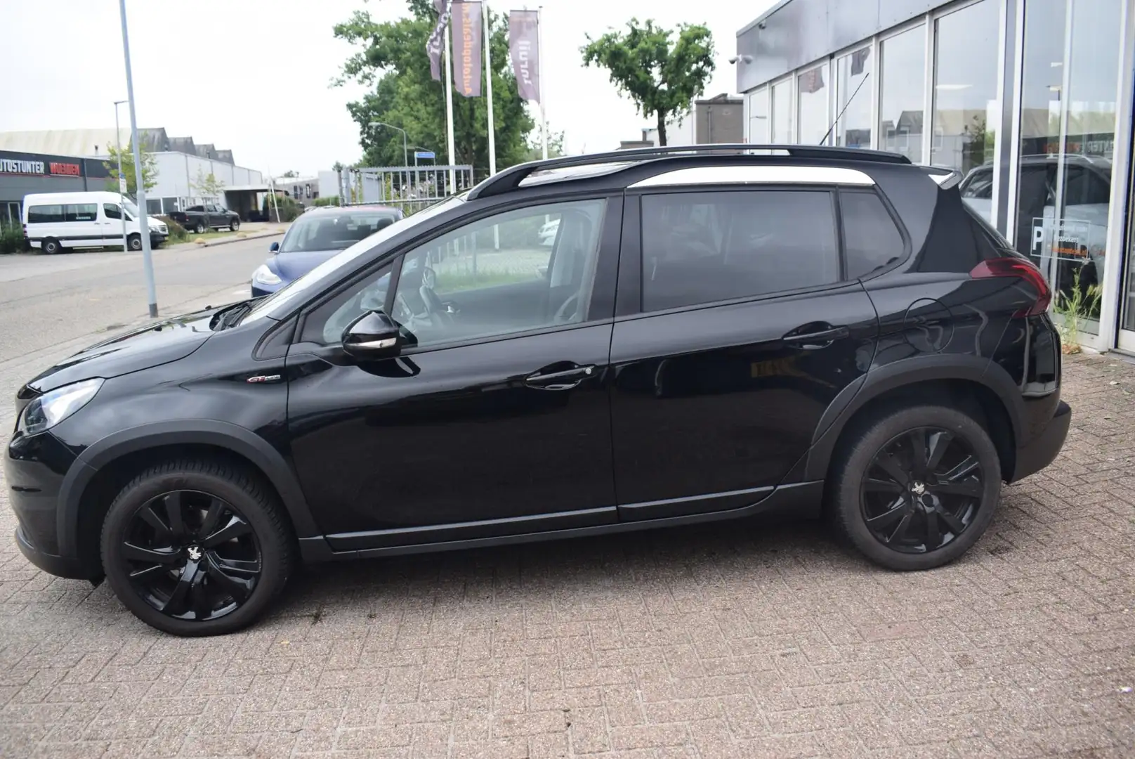 Peugeot 2008 1.2 PureTech GT-line | PANORAMADAK | NAVIGATIE | C Noir - 2