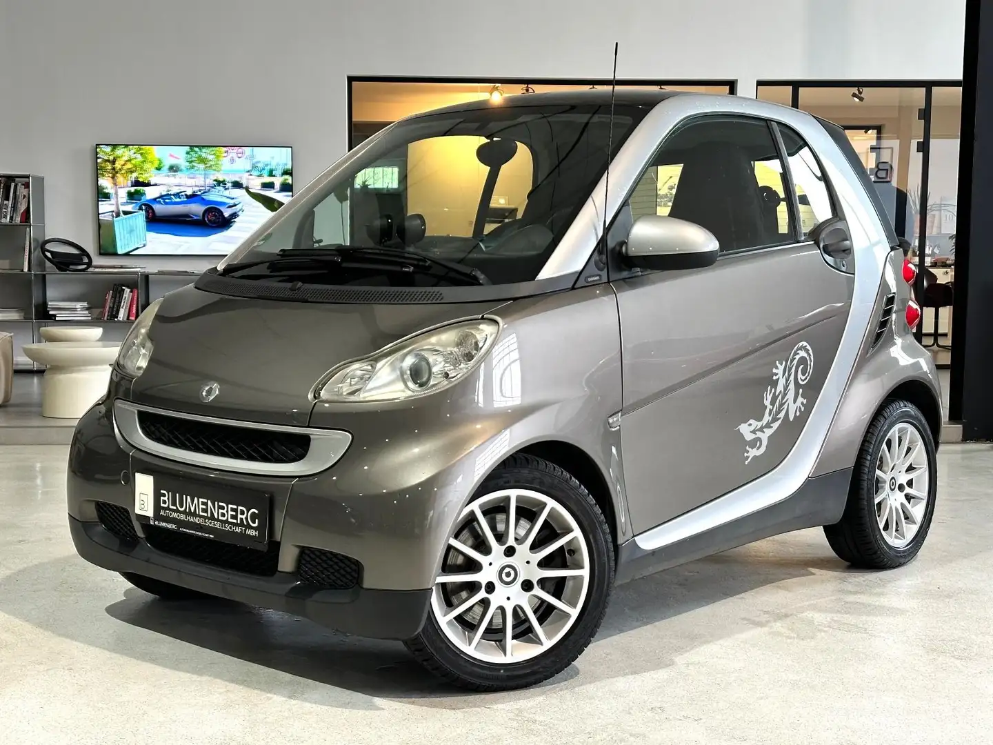 smart forTwo fortwo coupe Passion Micro Hybrid Drive*Pano* Grau - 1