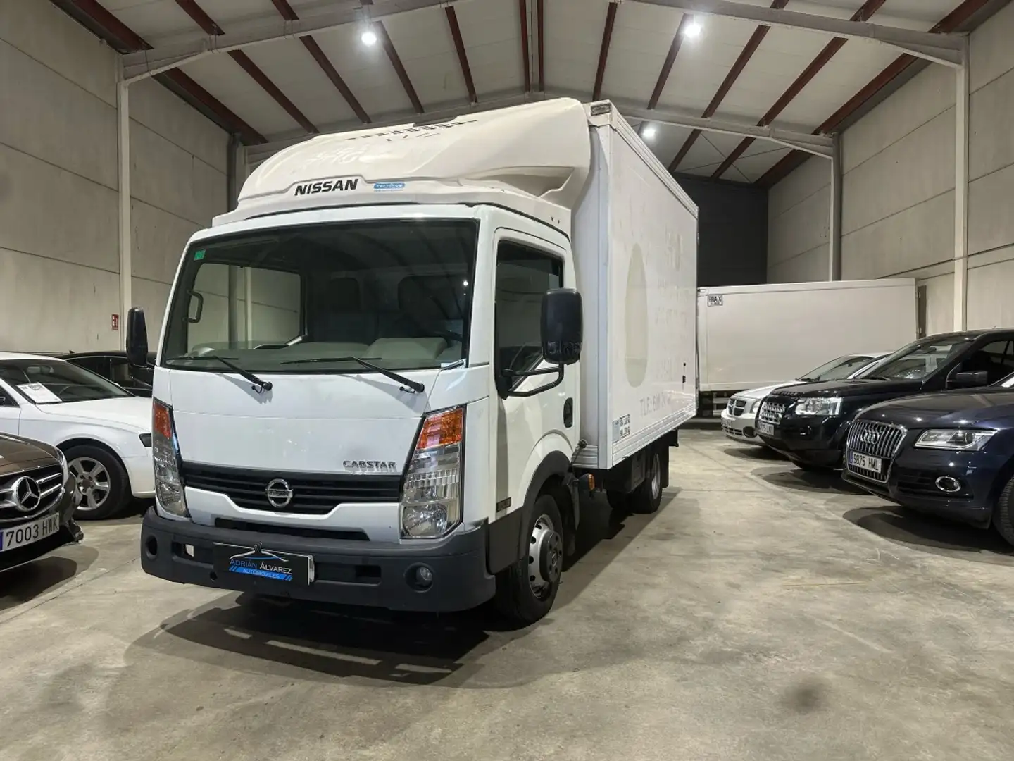 Nissan Cabstar 35.13/1 Cabina Fija Blanco - 1