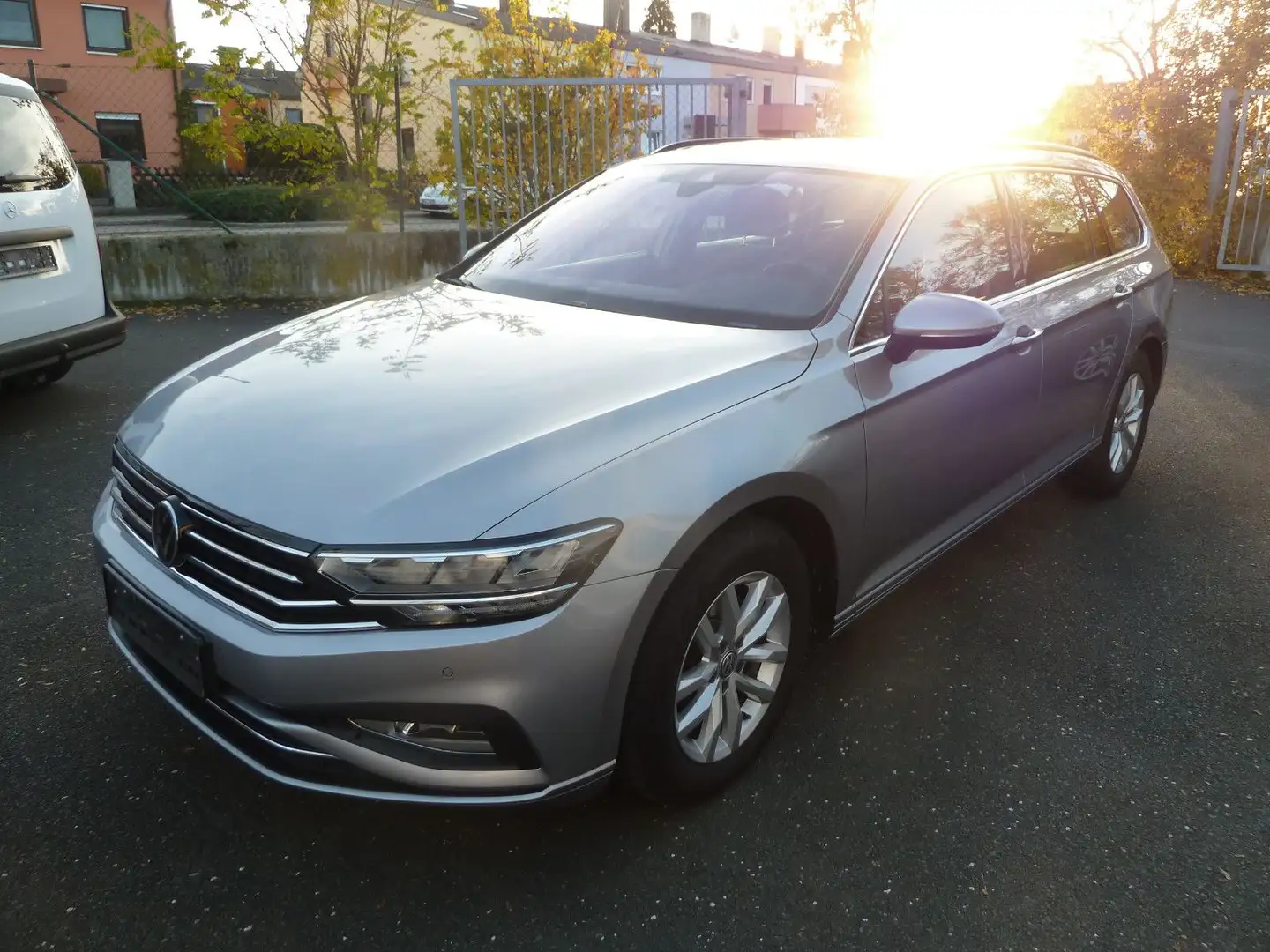 Volkswagen Passat Variant 2,0 TDI DSG Business PANORAMADACH Silber - 2