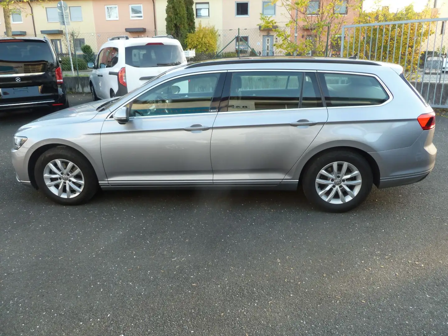 Volkswagen Passat Variant 2,0 TDI DSG Business PANORAMADACH Silber - 1