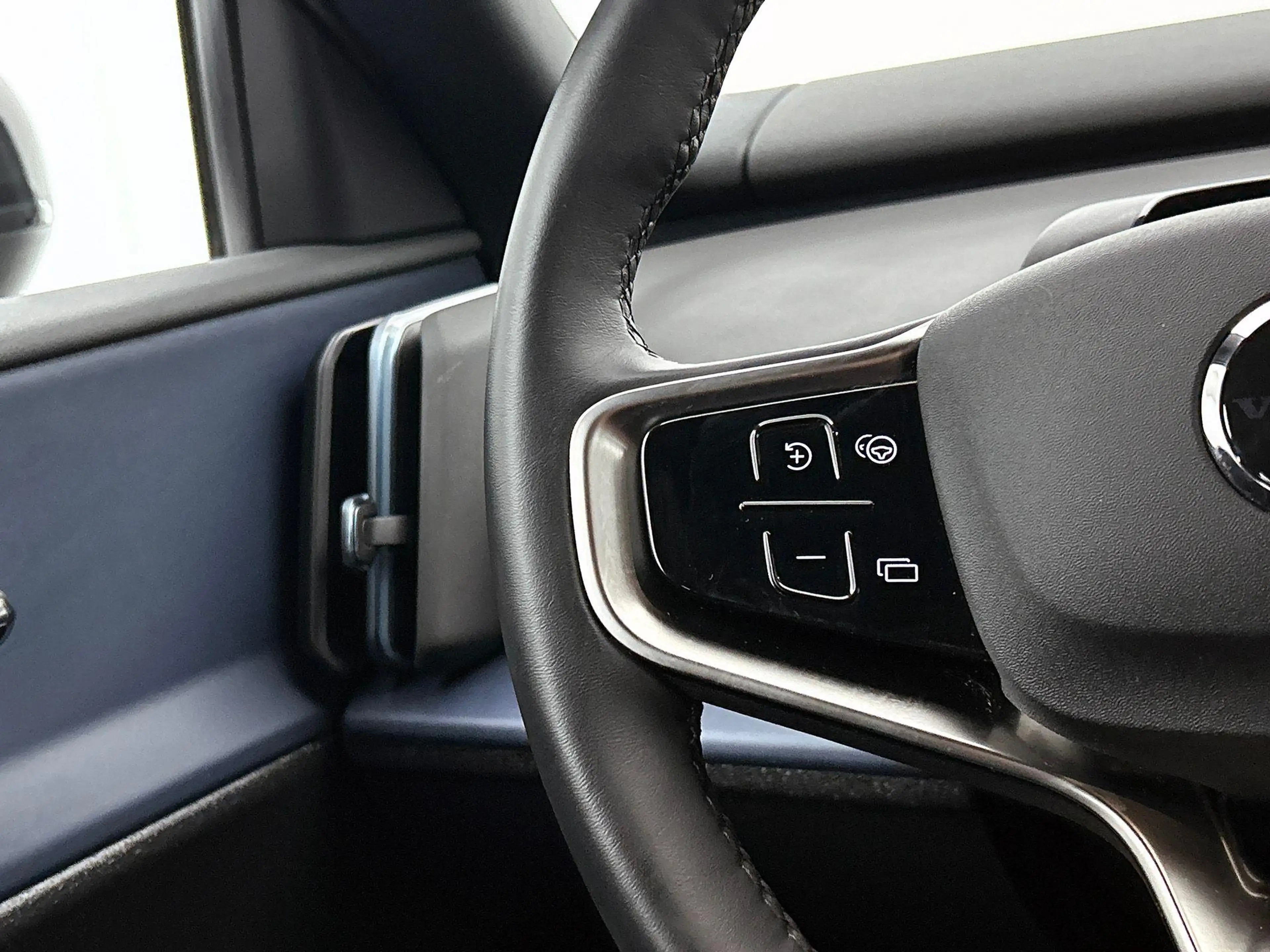 Volvo EX30 Single Motor Extended Range Plus 69 kWh | Trekhaak — photo 6
