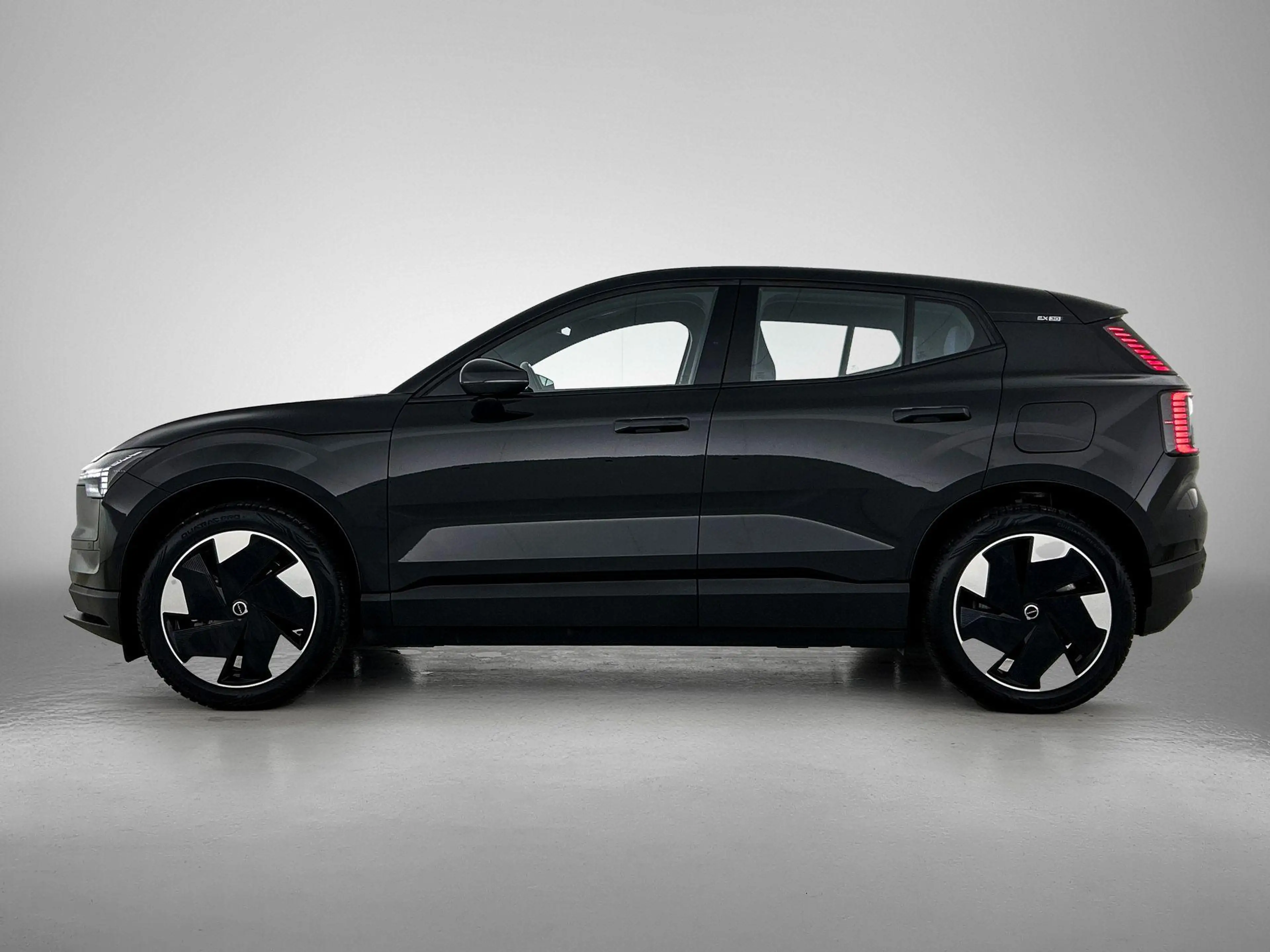 Volvo EX30 Single Motor Extended Range Plus 69 kWh | Trekhaak — photo 2