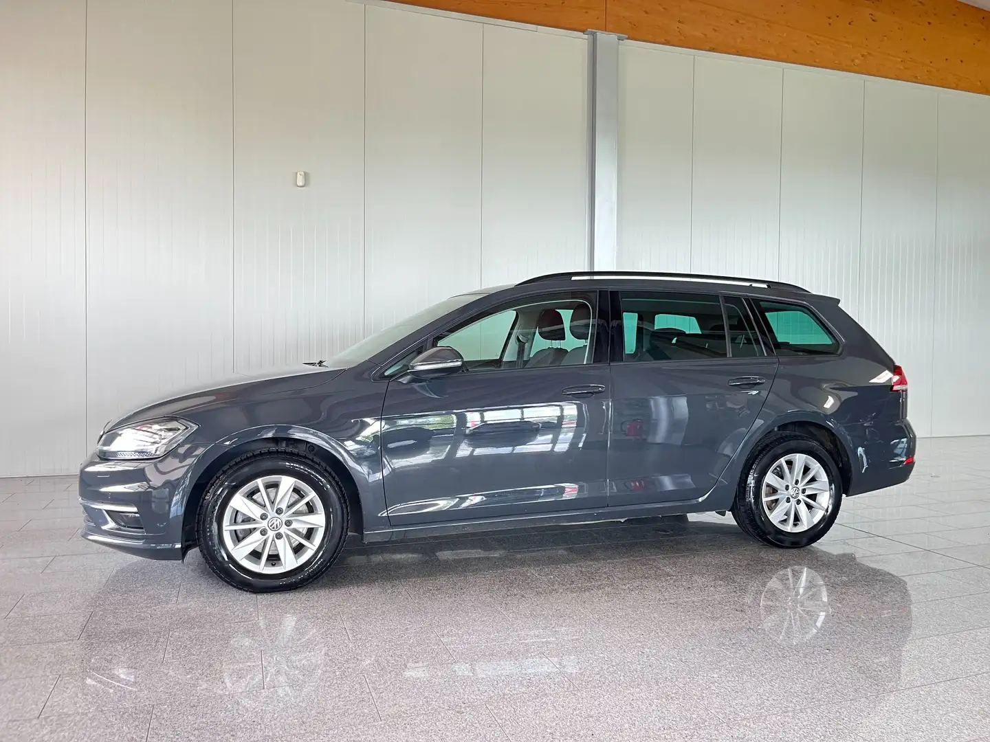 Volkswagen Golf Variant Rabbit 40 1,6 TDI SCR Grijs - 1