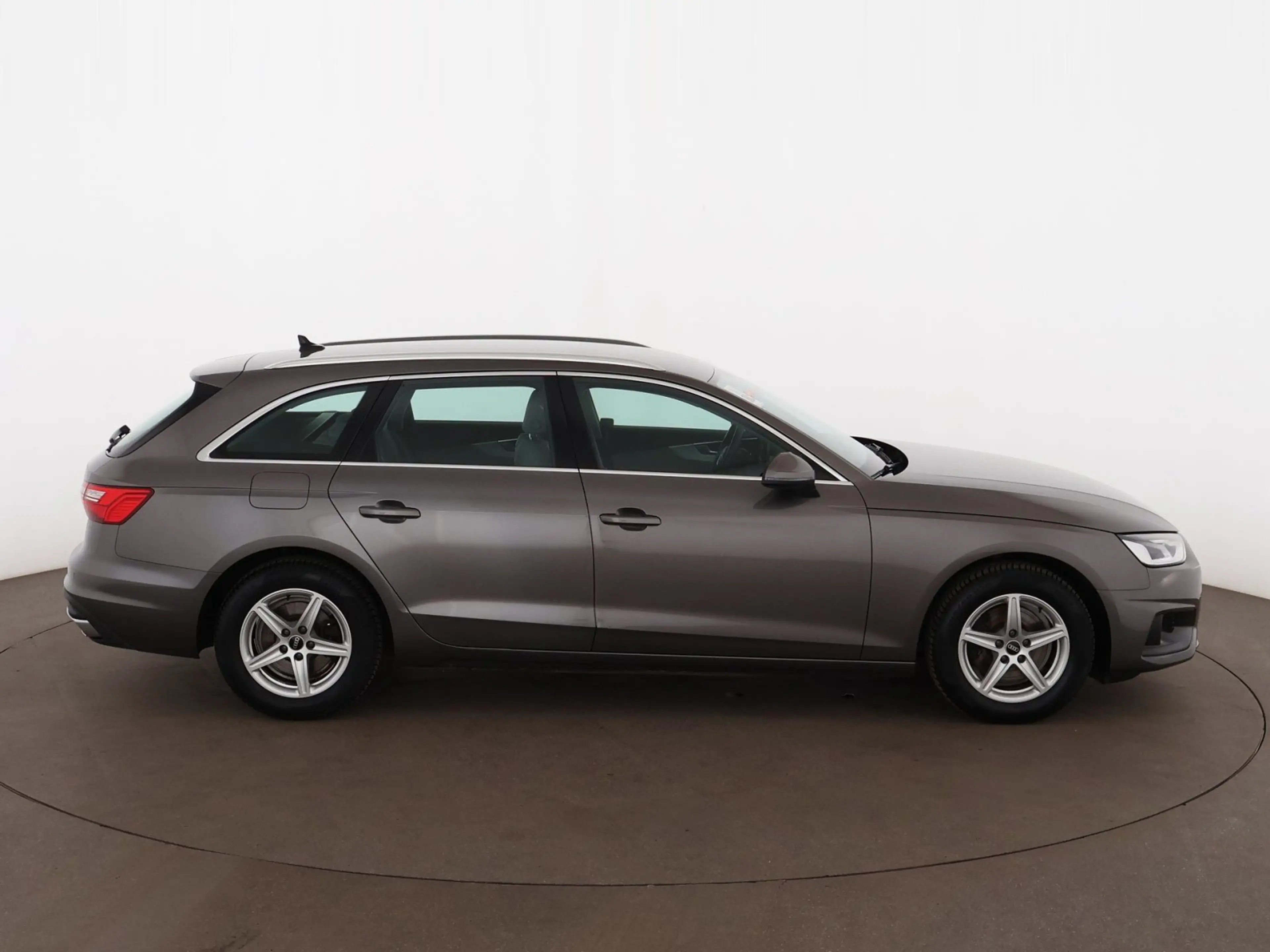 Audi A4 Avant 30 TDI Aut LED NAVI TEMPOMAT KLIMA PDC — photo 9