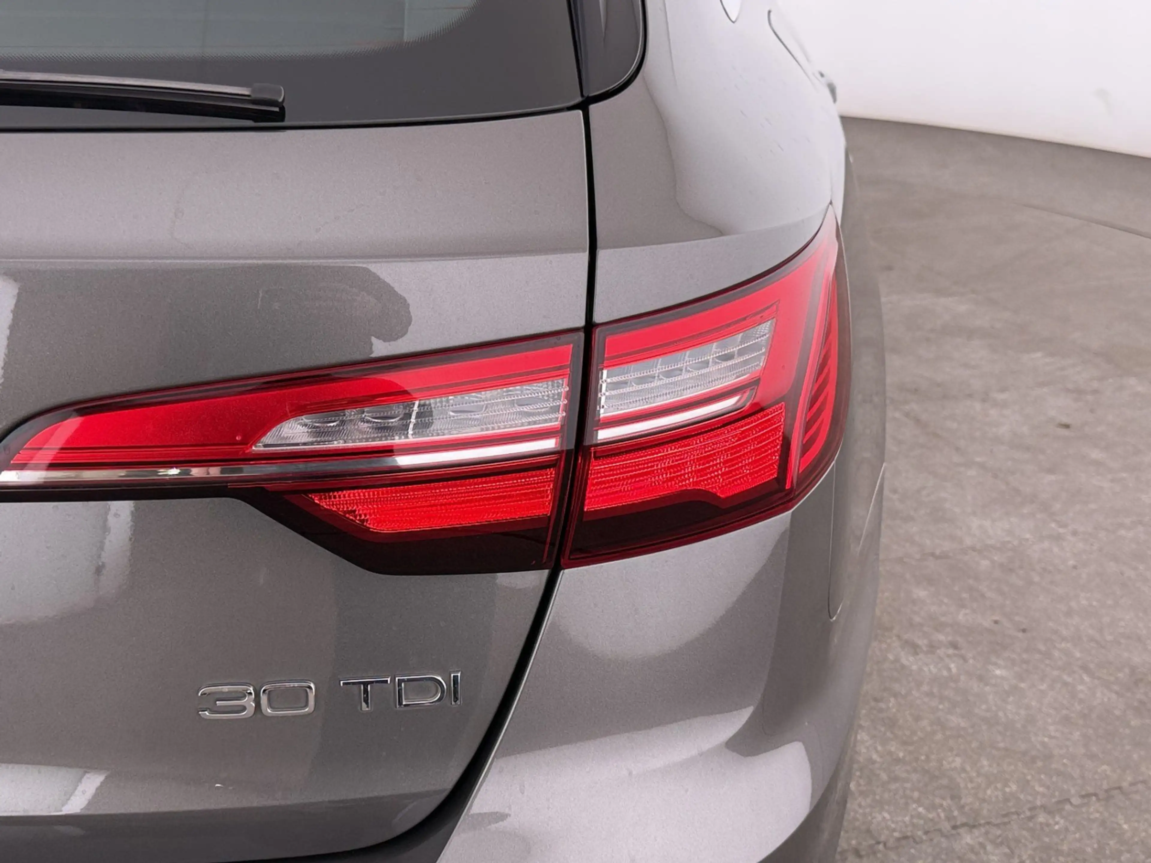Audi A4 Avant 30 TDI Aut LED NAVI TEMPOMAT KLIMA PDC — photo 11