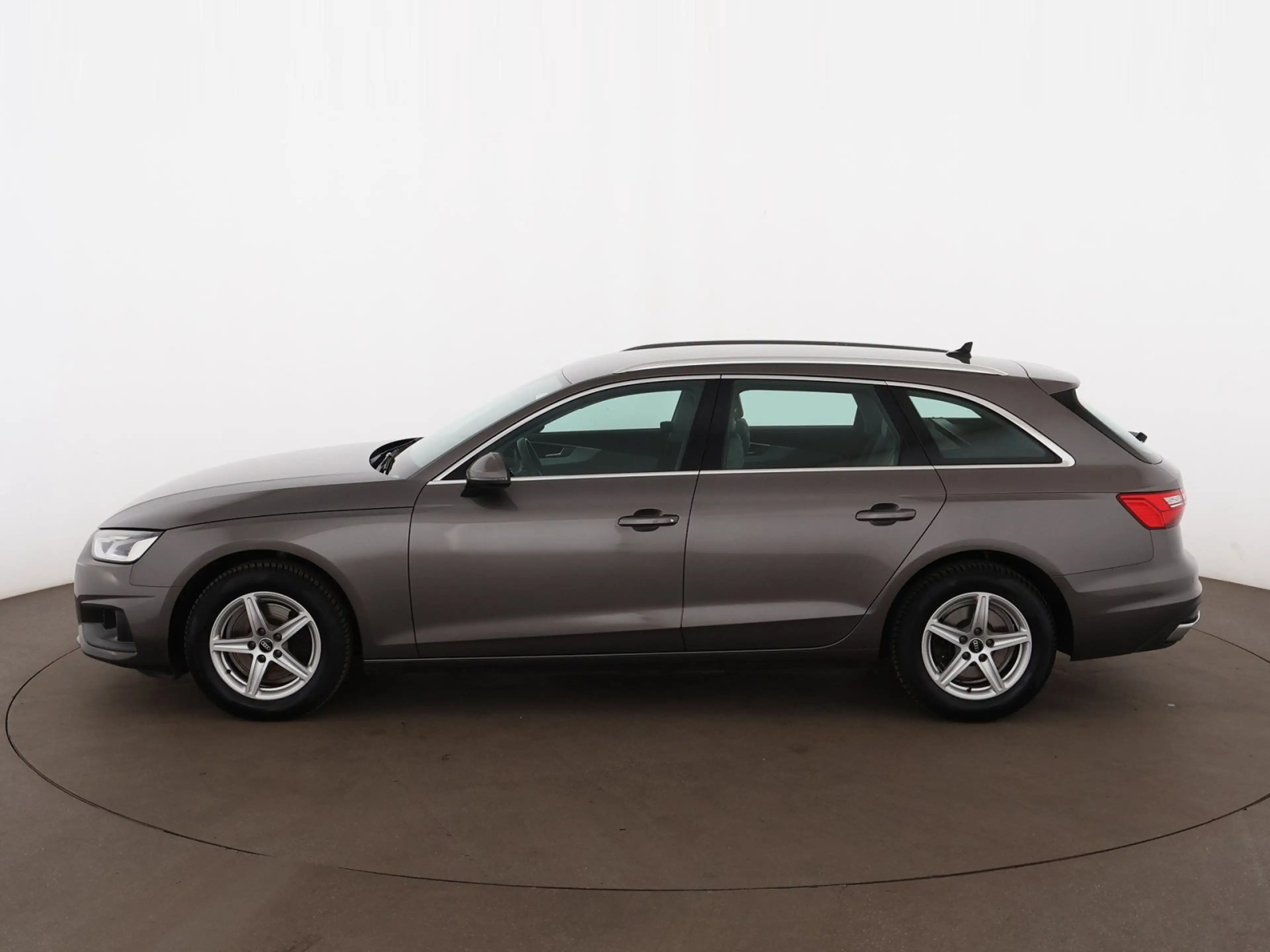 Audi A4 Avant 30 TDI Aut LED NAVI TEMPOMAT KLIMA PDC — photo 5