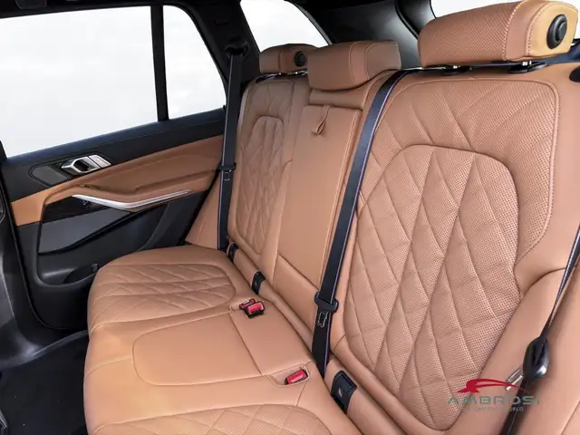 BMW X5 view 11