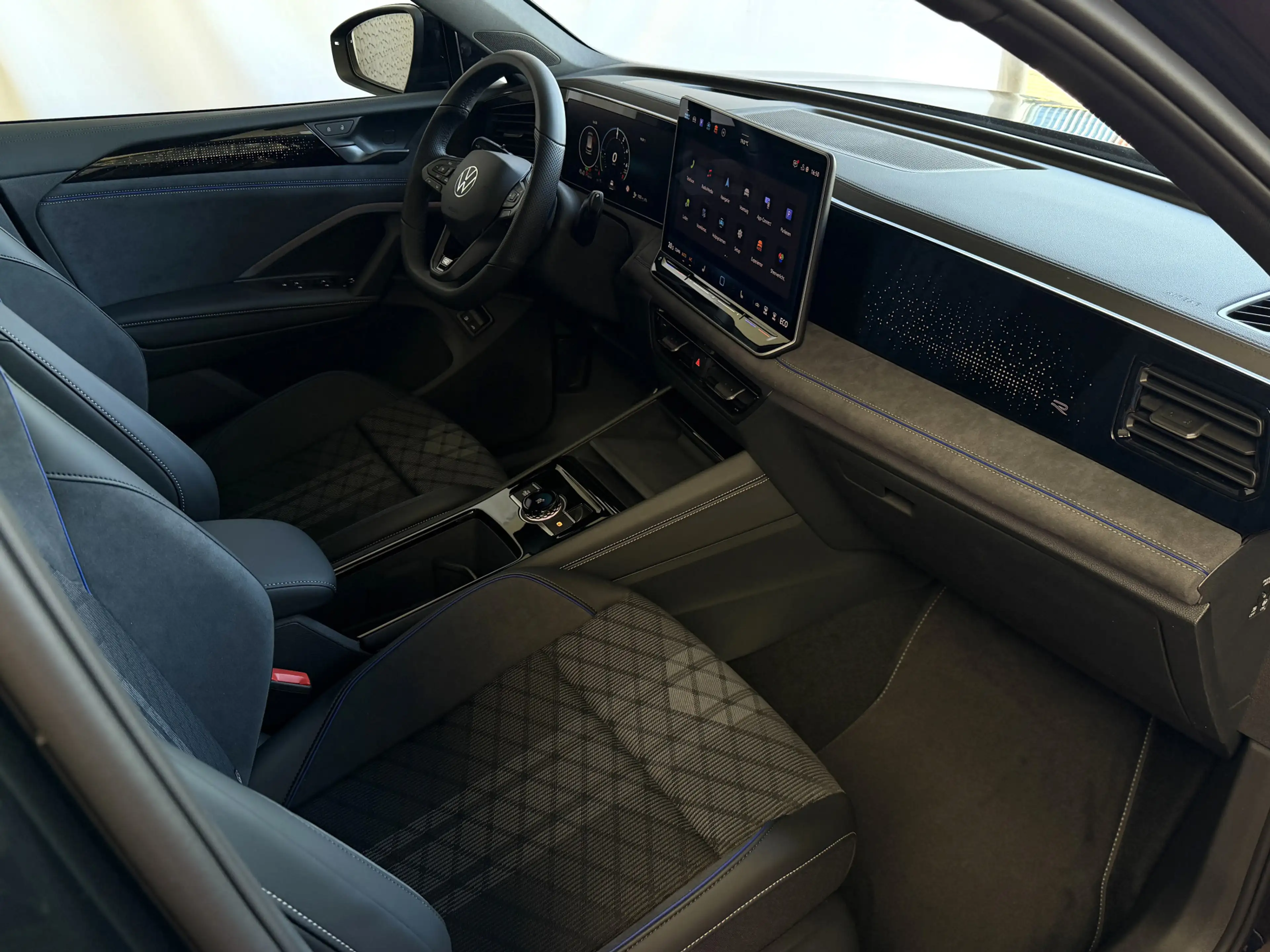 Volkswagen Tiguan 1.5 eHYBRID 272 PK NW AUTO R-LINE VW.TREKHAAK BLAC — photo 36