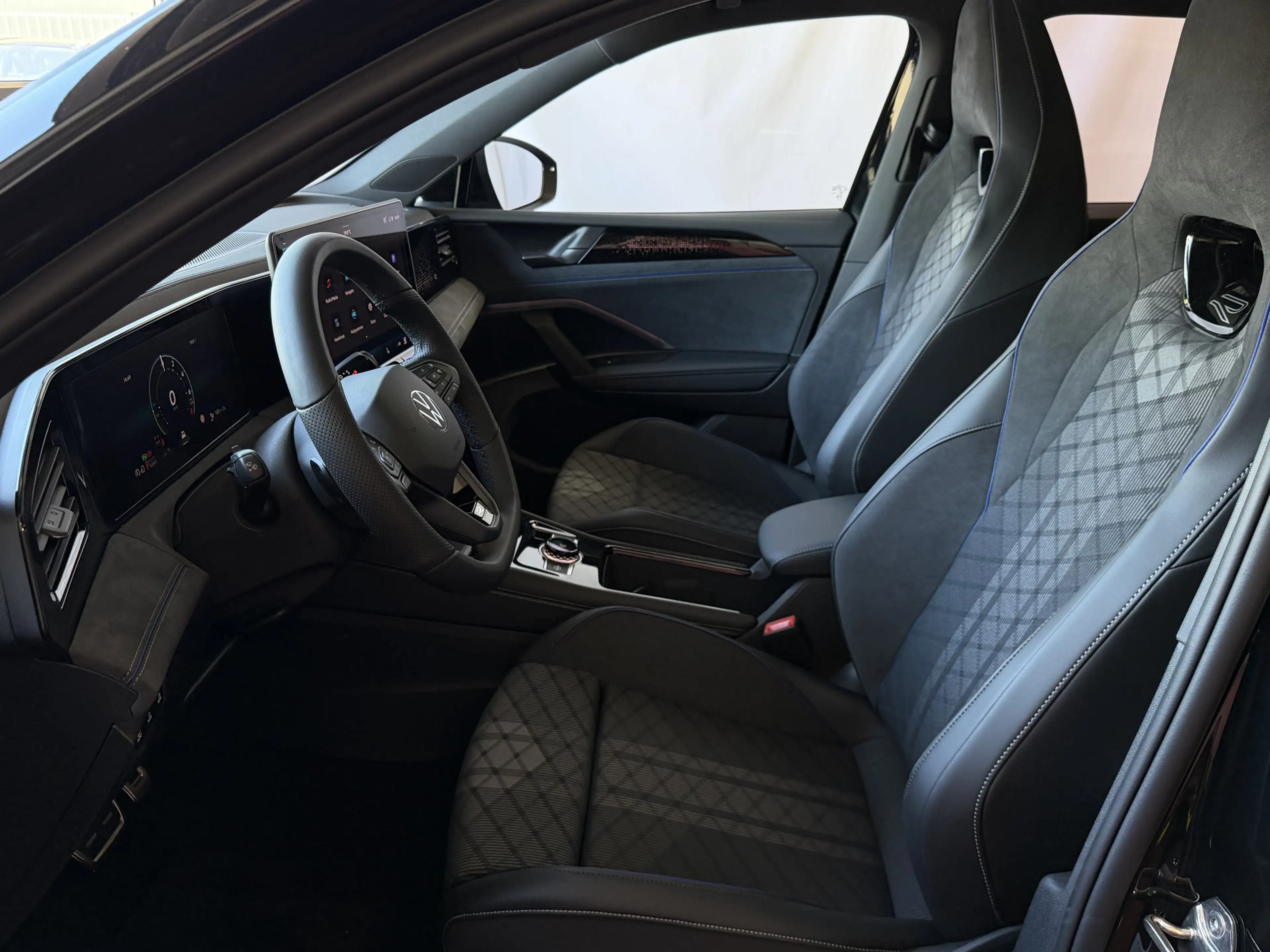 Volkswagen Tiguan 1.5 eHYBRID 272 PK NW AUTO R-LINE VW.TREKHAAK BLAC — photo 24