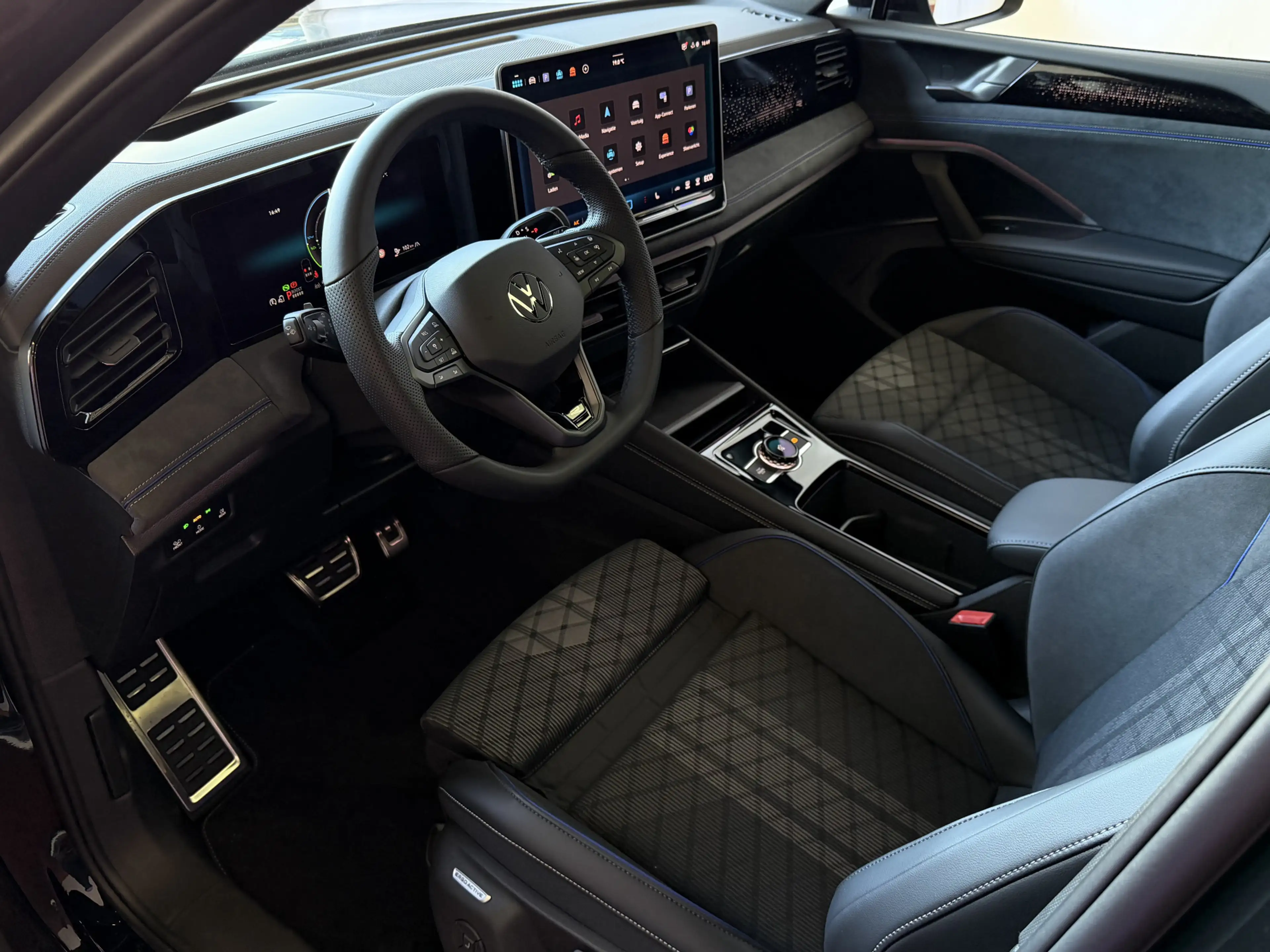 Volkswagen Tiguan 1.5 eHYBRID 272 PK NW AUTO R-LINE VW.TREKHAAK BLAC — photo 10