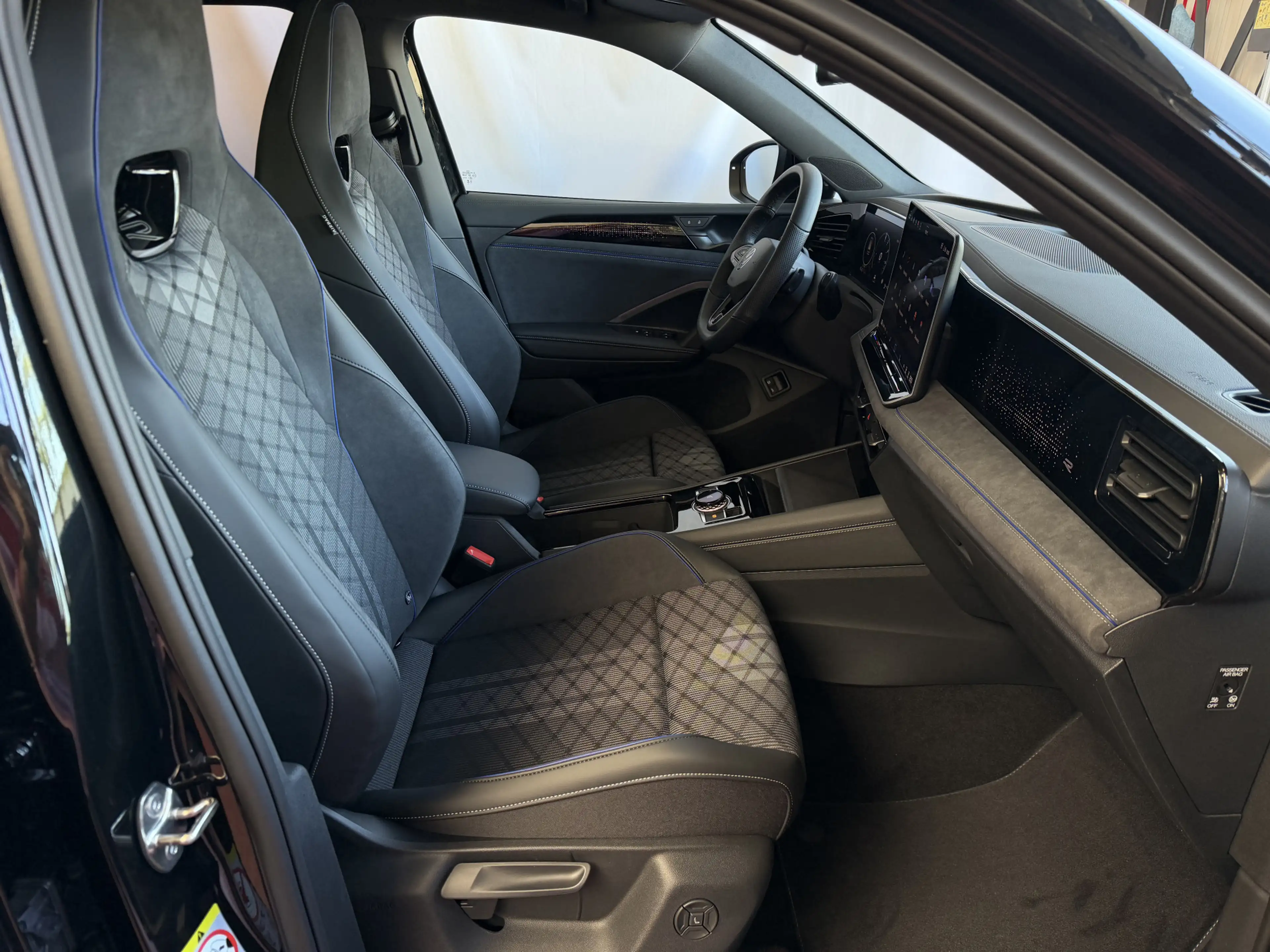Volkswagen Tiguan 1.5 eHYBRID 272 PK NW AUTO R-LINE VW.TREKHAAK BLAC — photo 37