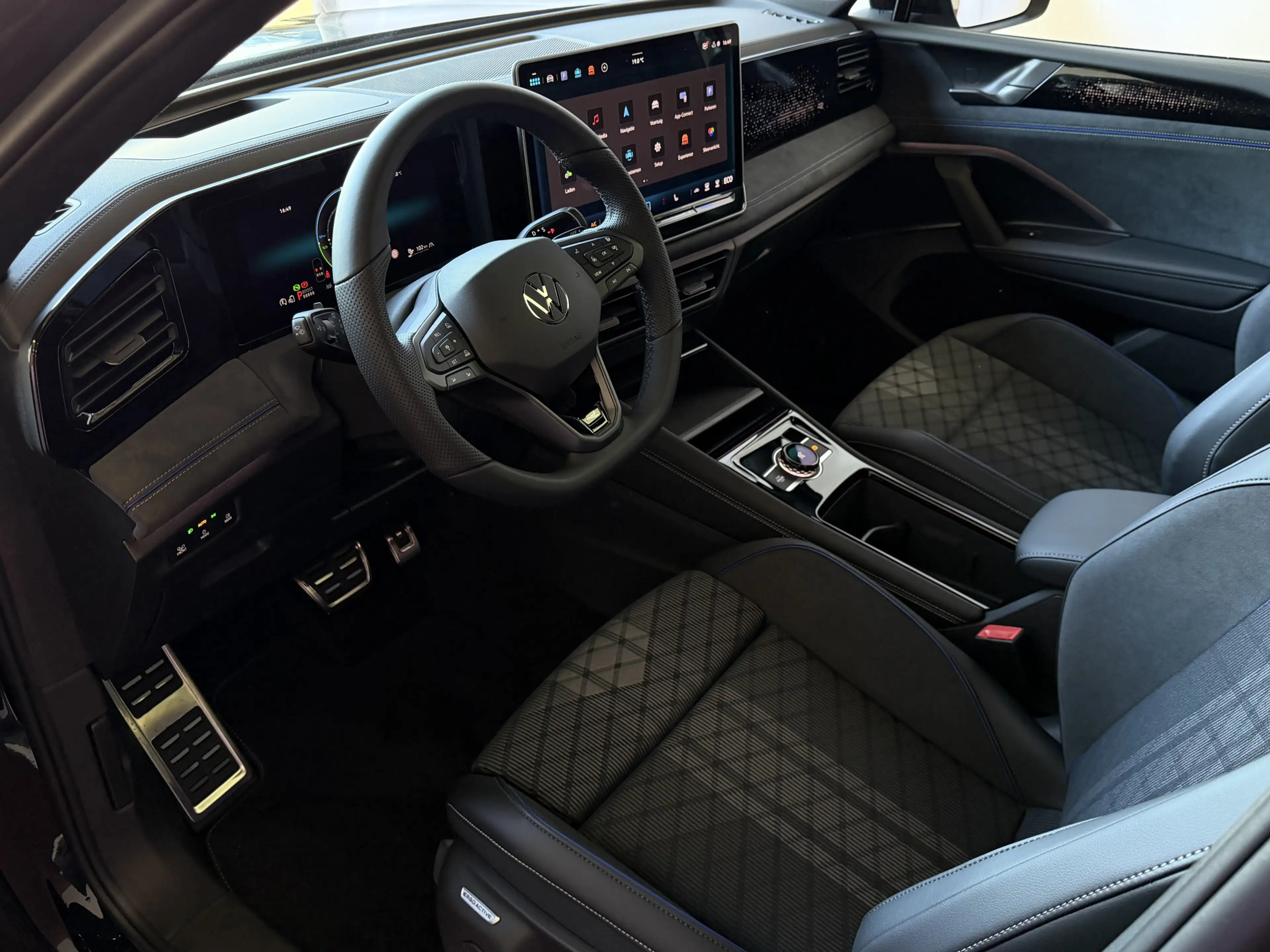Volkswagen Tiguan 1.5 eHYBRID 272 PK NW AUTO R-LINE VW.TREKHAAK BLAC — photo 11