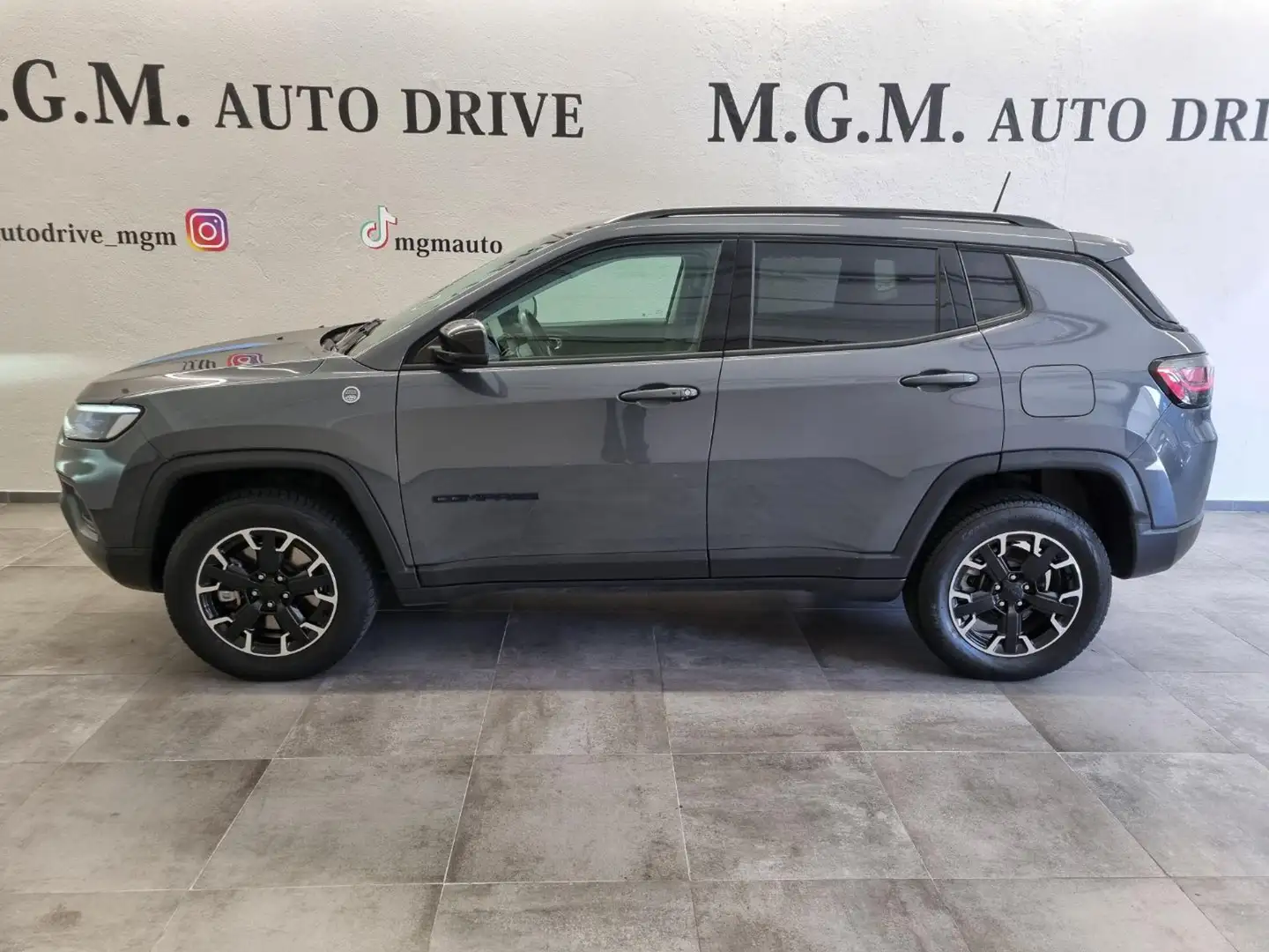 Jeep Compass 1.3 Turbo T4 240 CV PHEV AT6 4xe Trailhawk Grau - 2