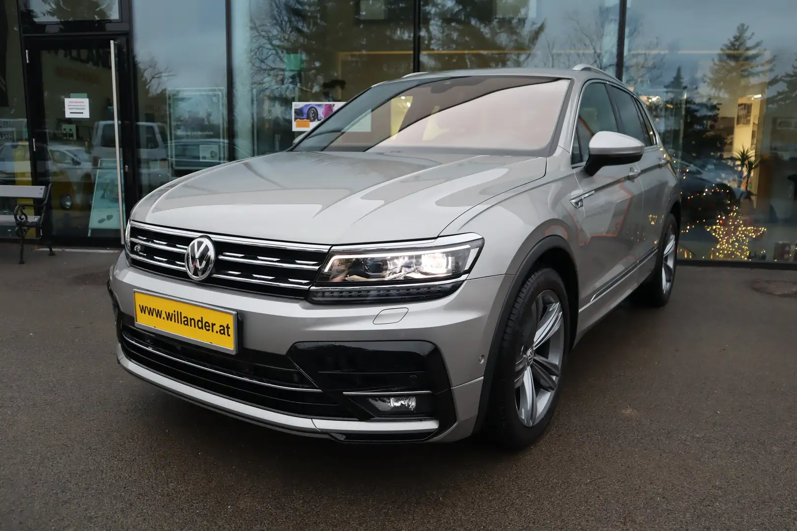 Volkswagen Tiguan Highline DSG Grau - 1