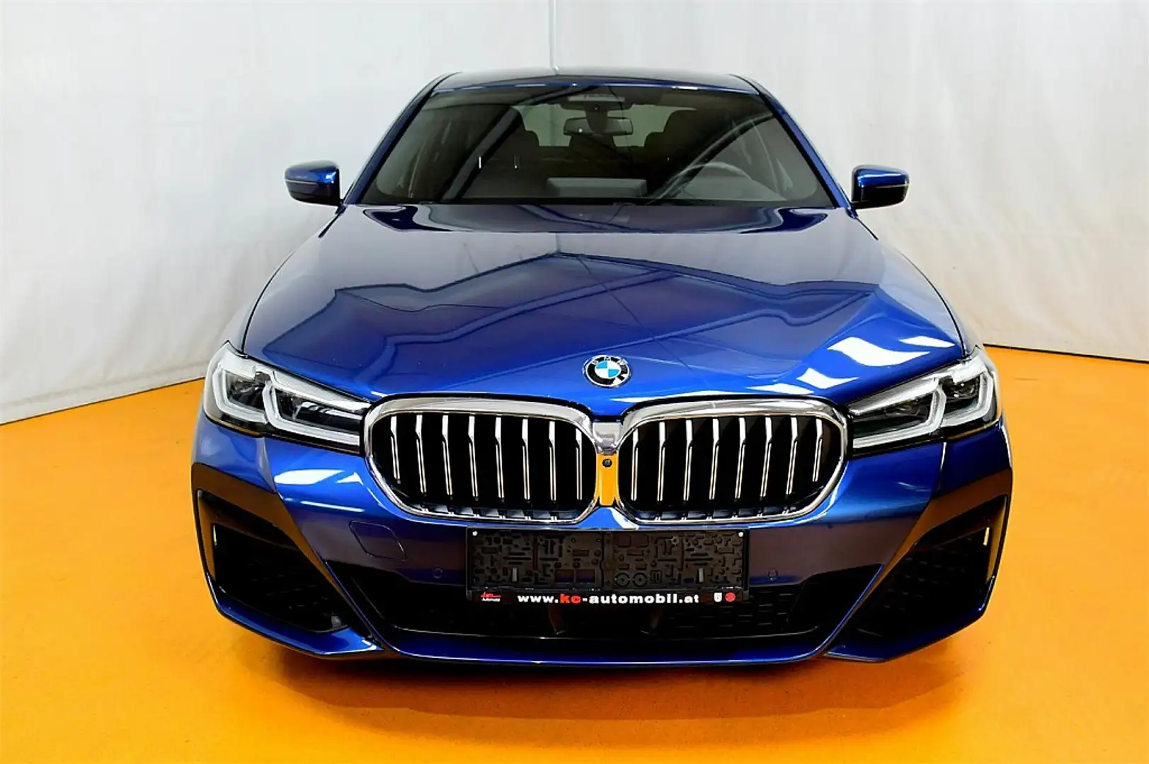 BMW 520 d xDrive 48 V Aut. Blau - 2