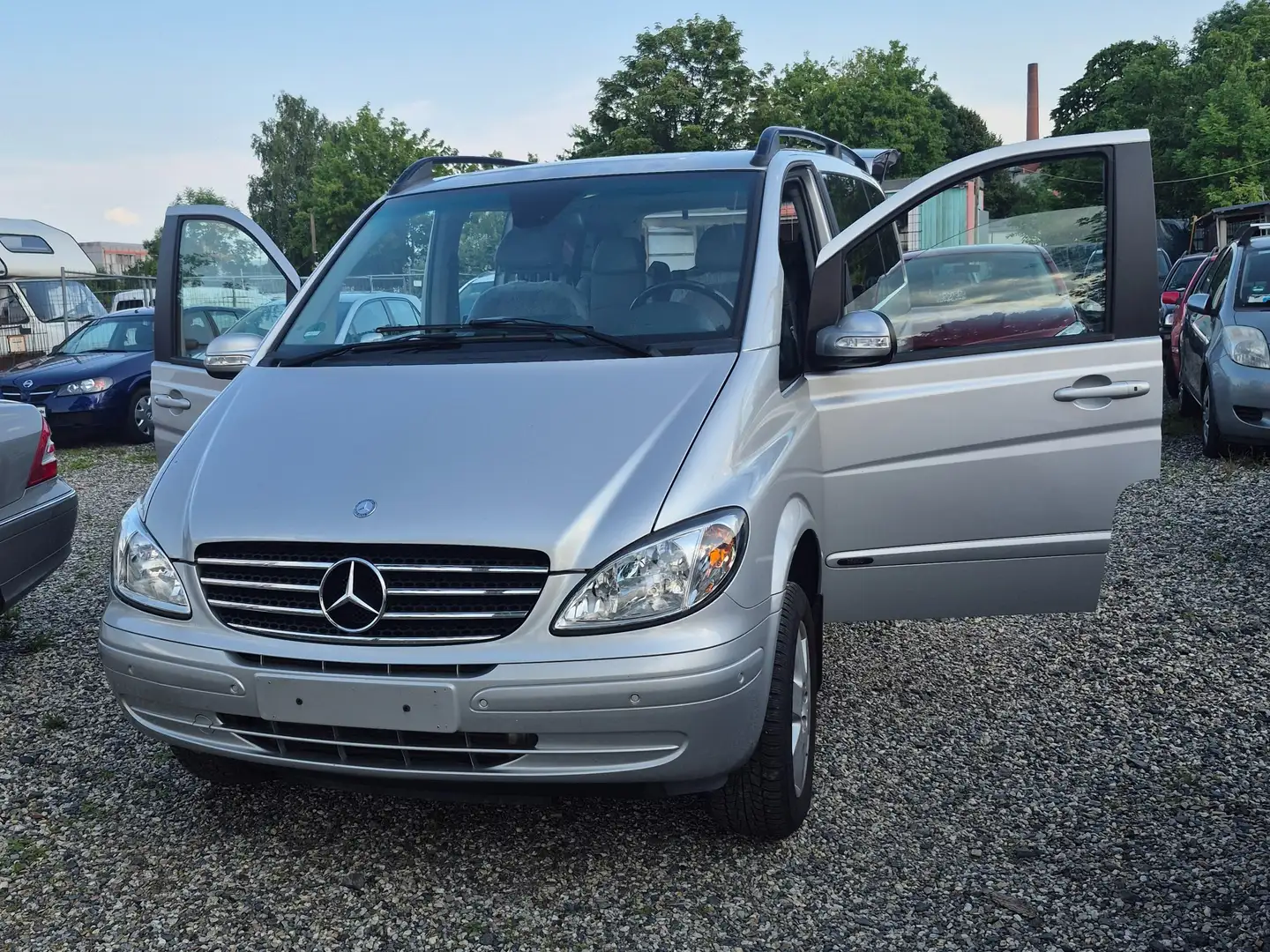 Mercedes-Benz Viano 2.2 CDI extralang Automatik 4Matic Trend DPF Plateado - 2