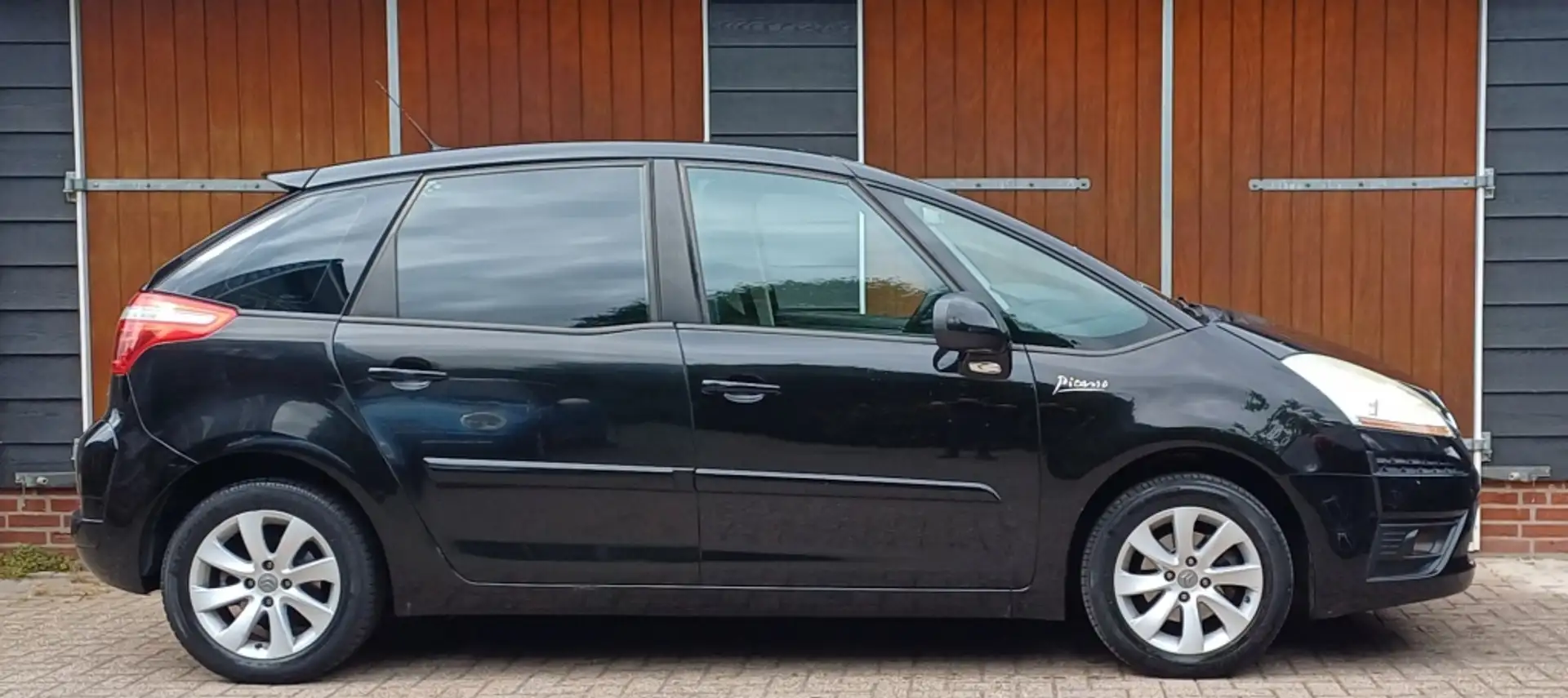 Citroen C4 Picasso 1.8-16V Ambiance 5p, Ruime auto, Trekhaak, Bluetoo Zwart - 2
