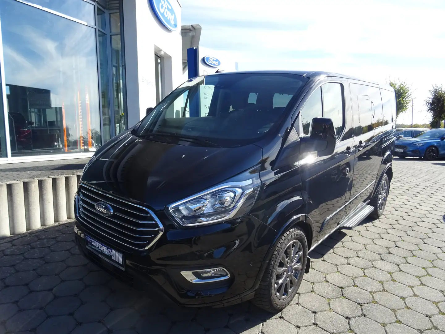 Ford Tourneo Custom 2.0 Ecoblue 320 L1 Titanium +Navi+Leder+el.Sitze+ Black - 1